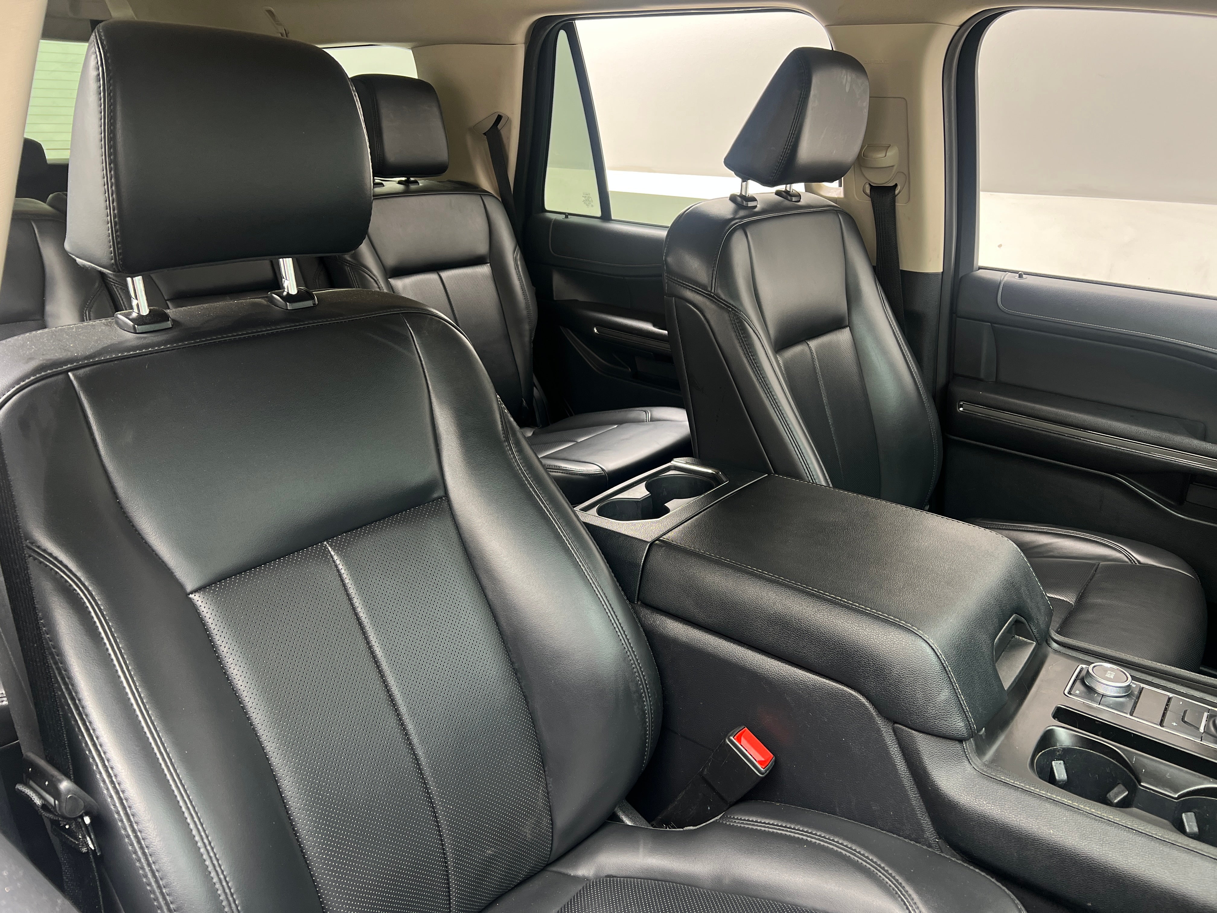 2022 Ford Expedition XLT 2