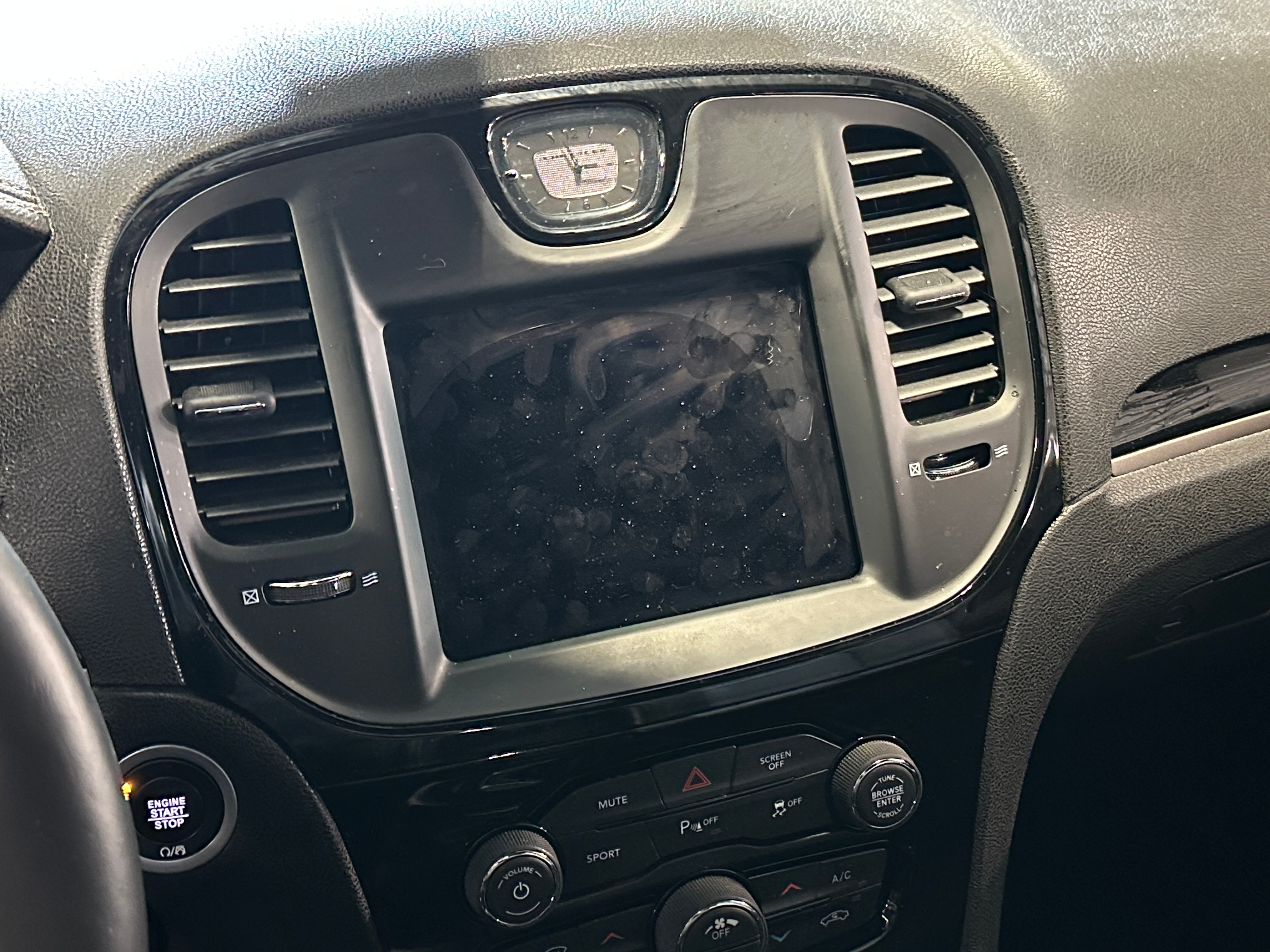 2018 Chrysler 300 S 3