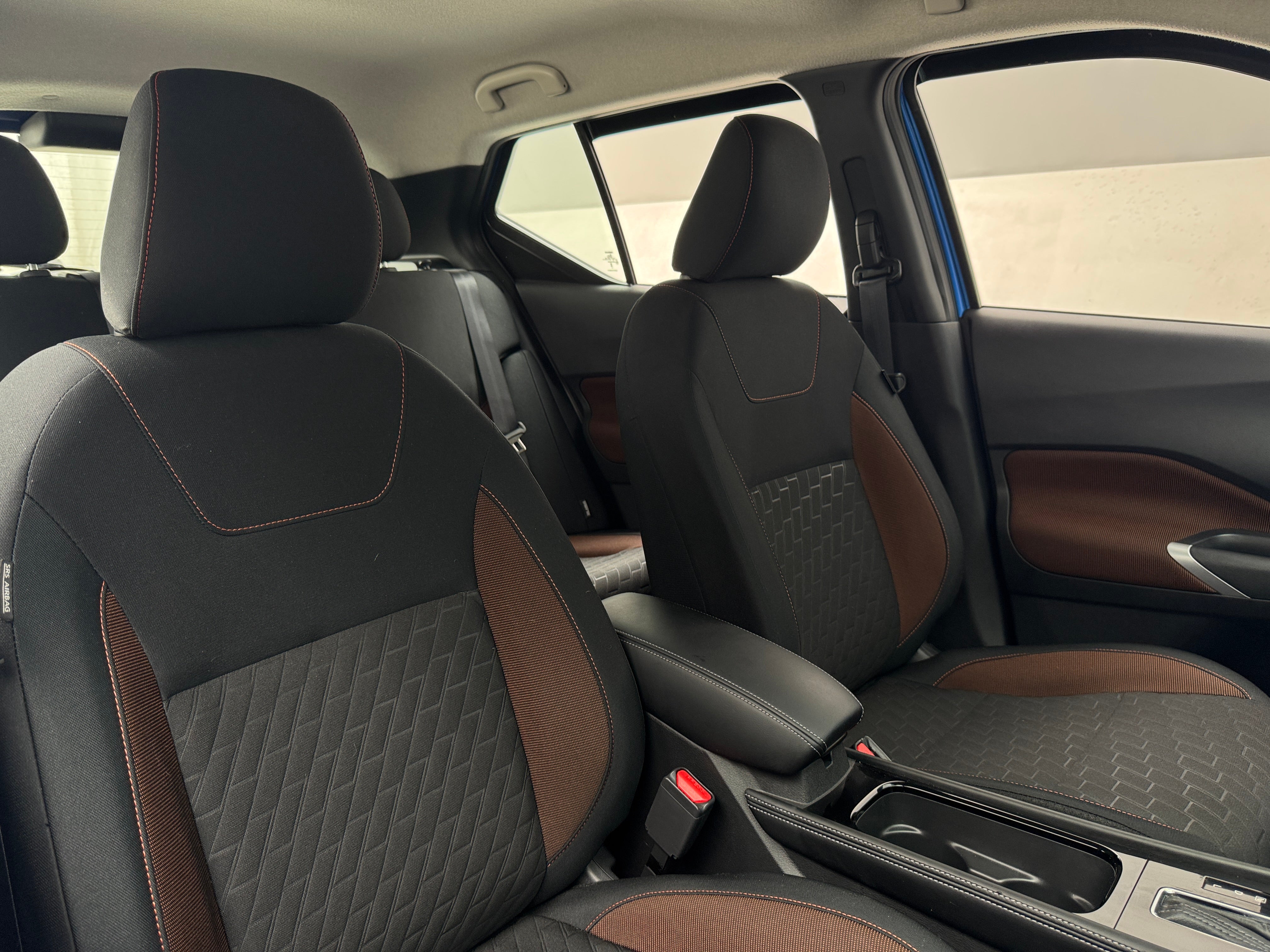 2023 Nissan Kicks SR 2