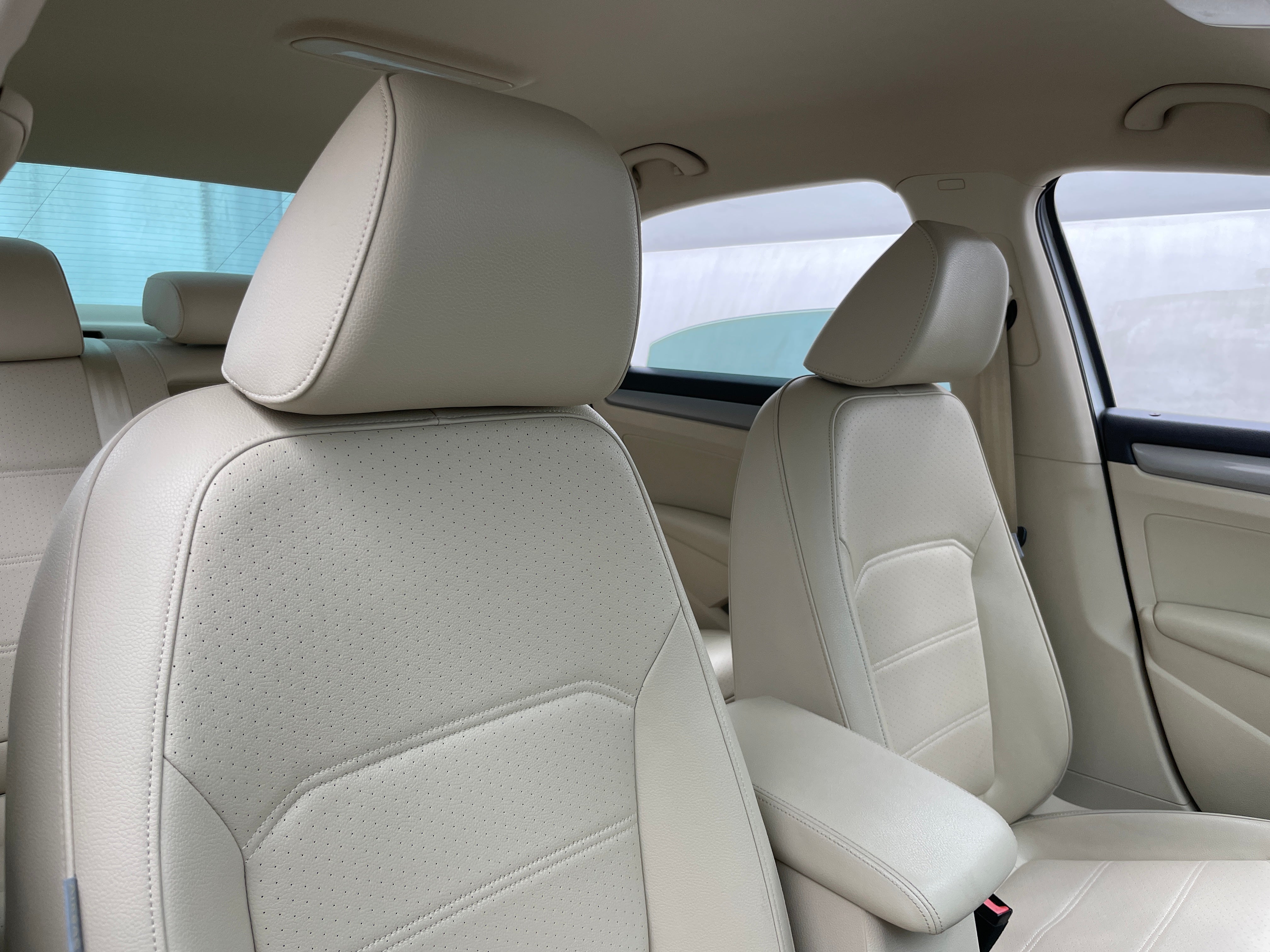 2013 Volkswagen Passat Wolfsburg Edition 2
