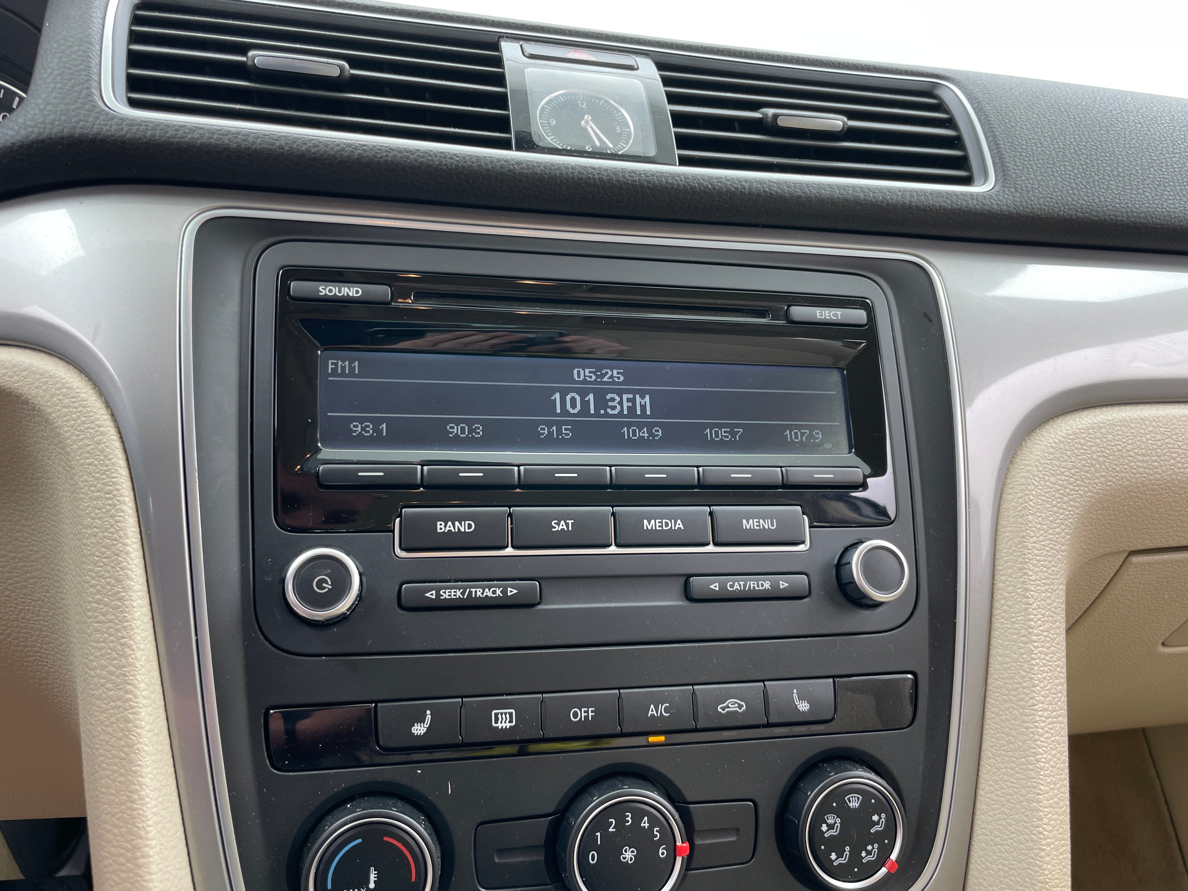 2013 Volkswagen Passat Wolfsburg Edition 4