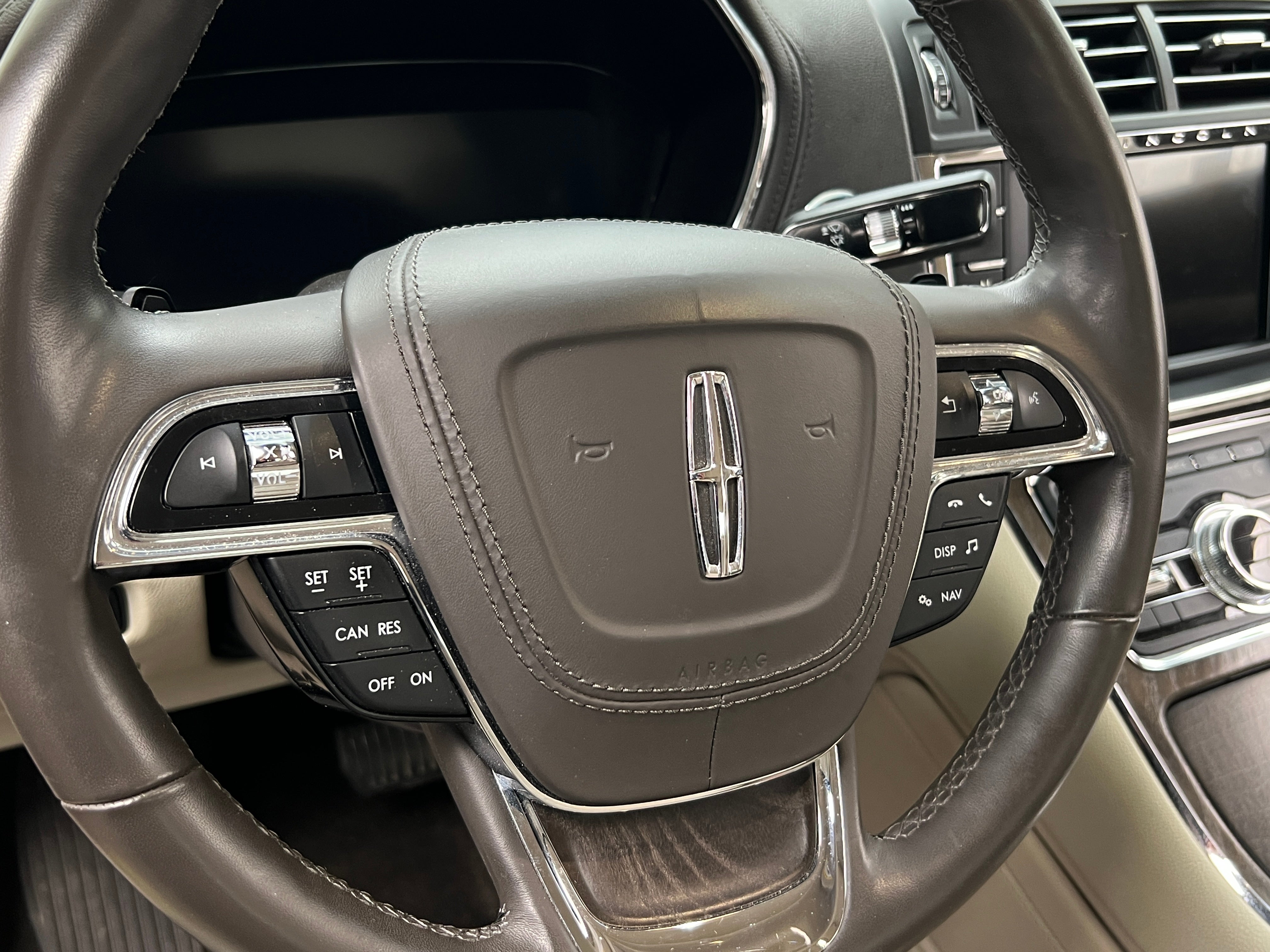 2018 Lincoln Continental Select 4