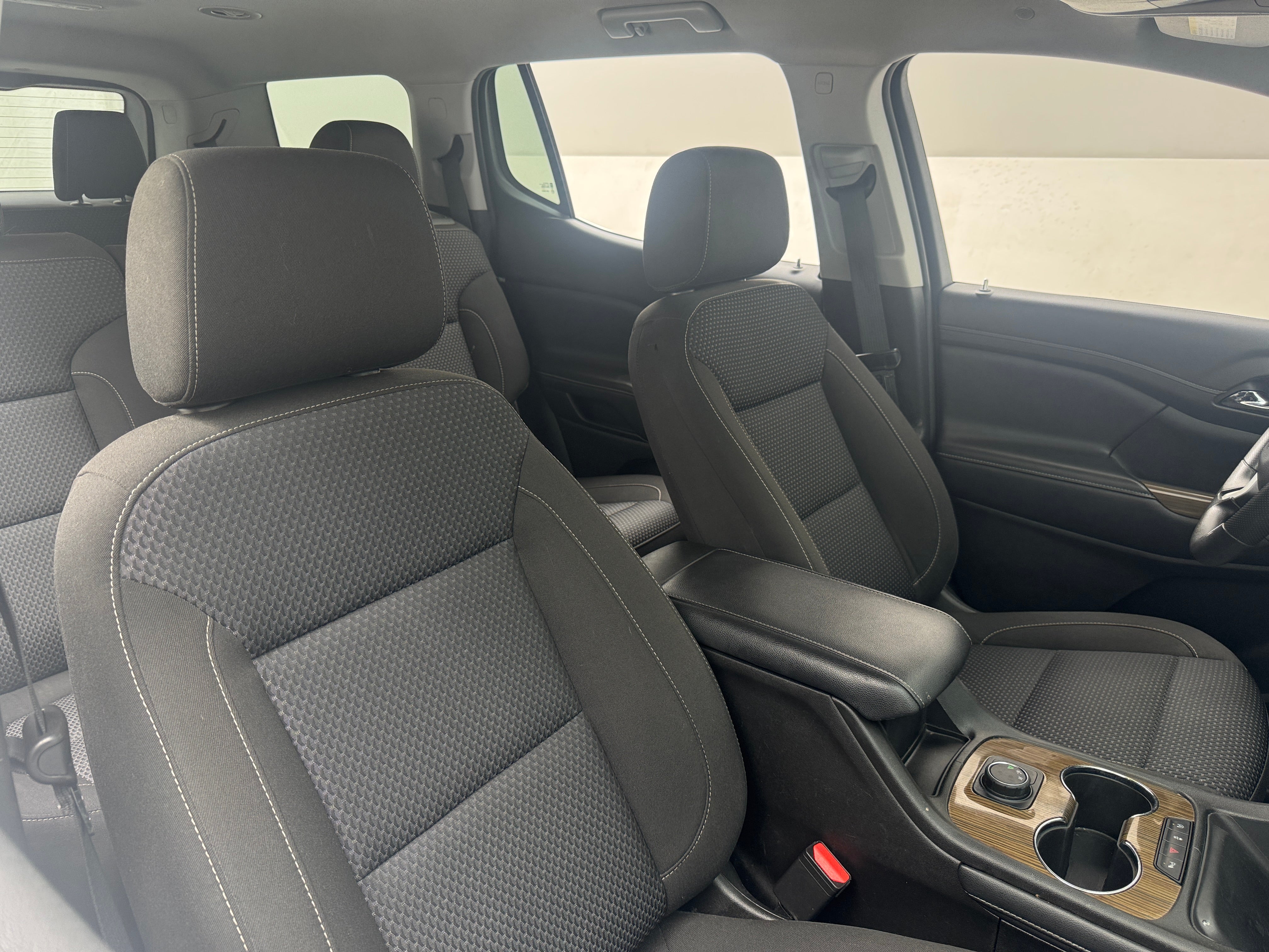 2023 GMC Acadia SLE 2