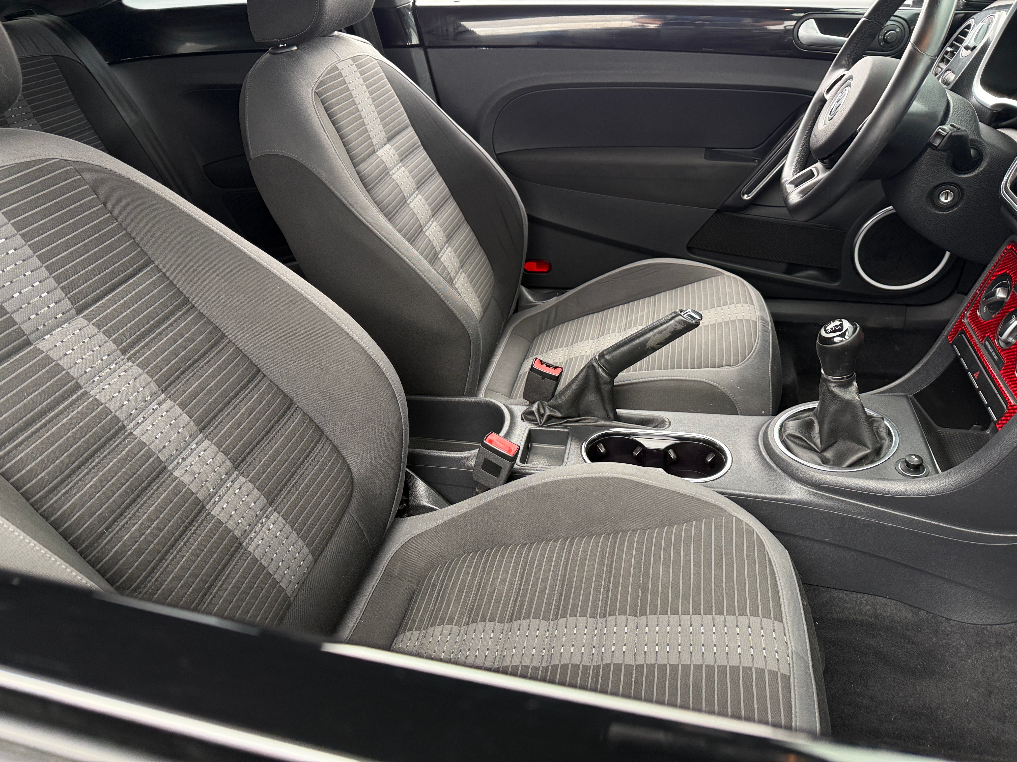 2012 Volkswagen Beetle  2