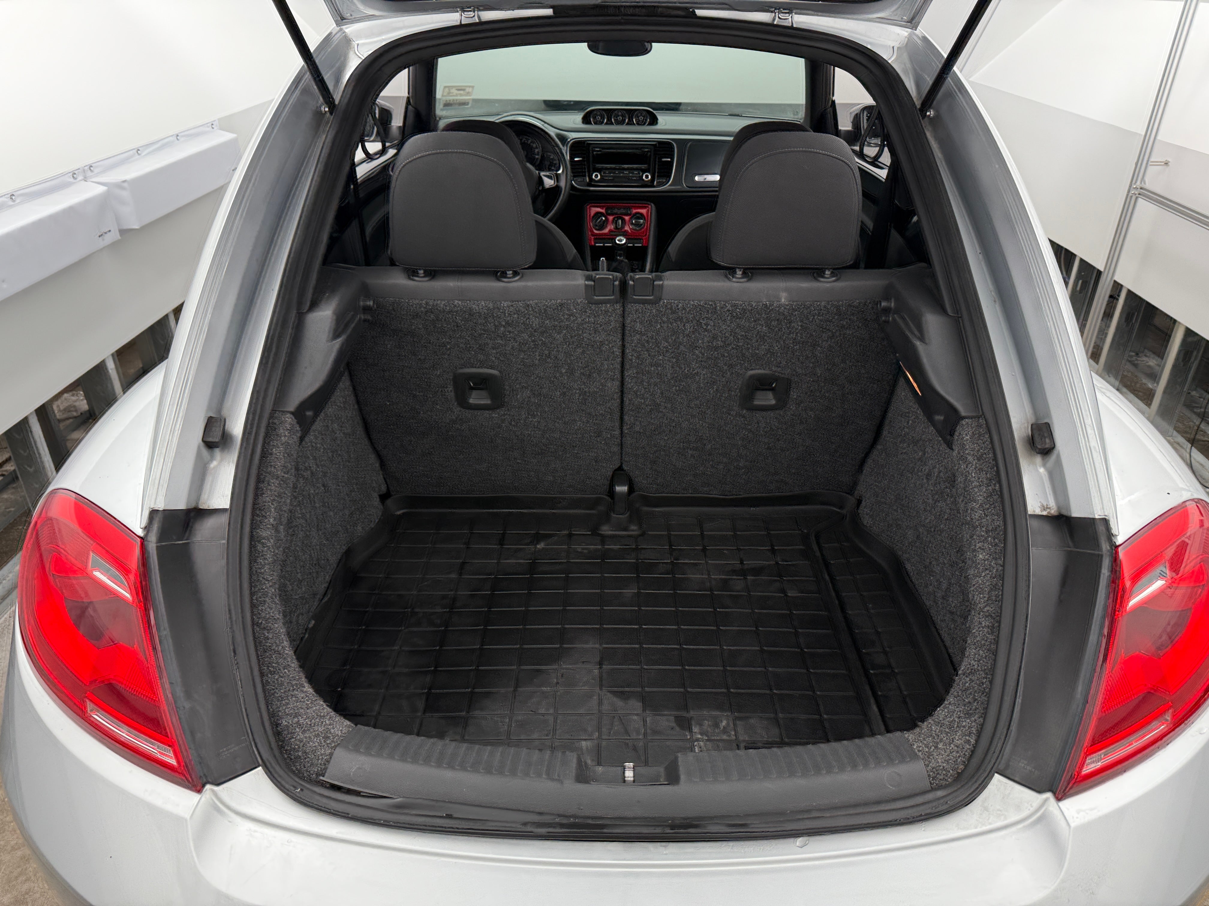 2012 Volkswagen Beetle  7