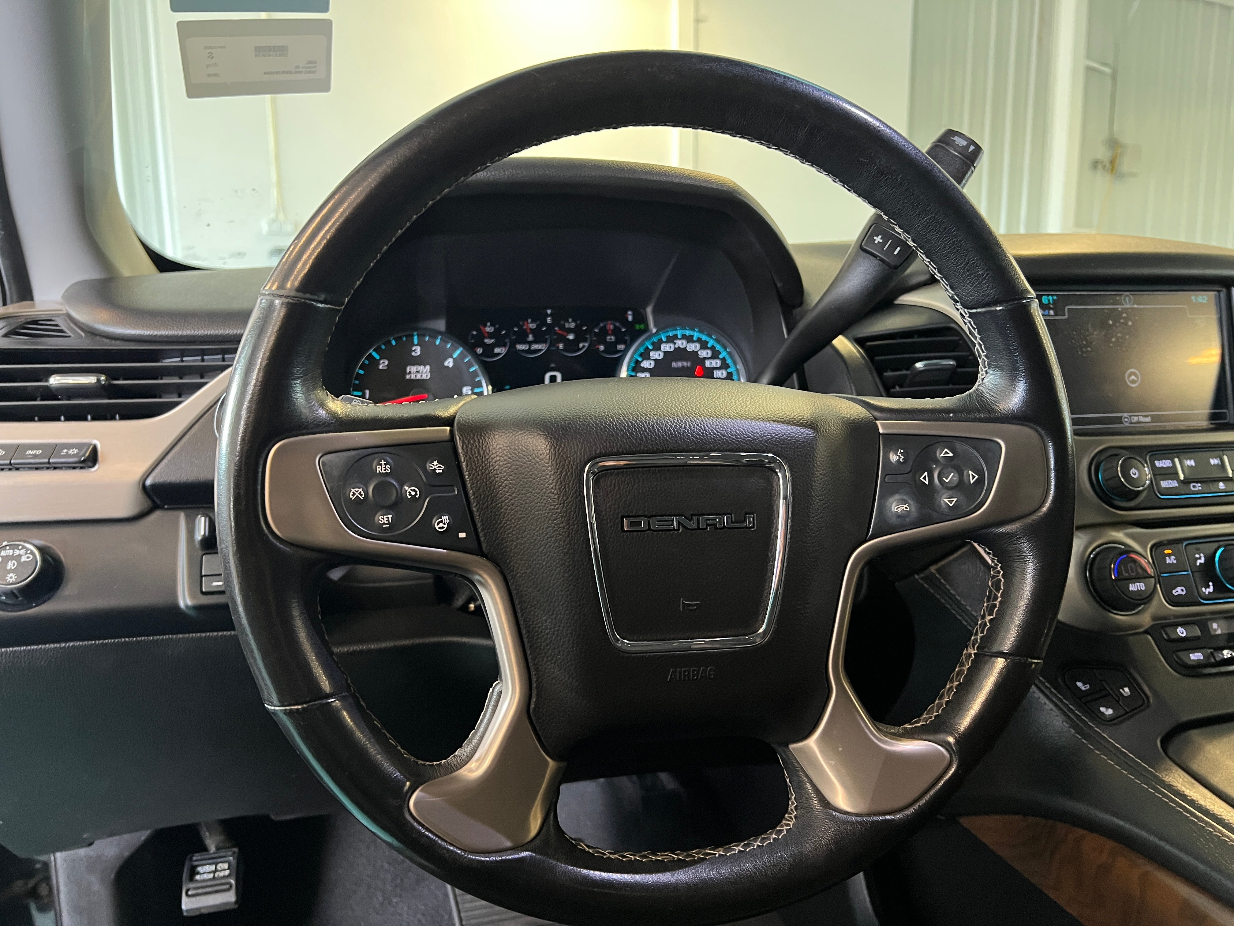 2019 GMC Yukon XL Denali 4