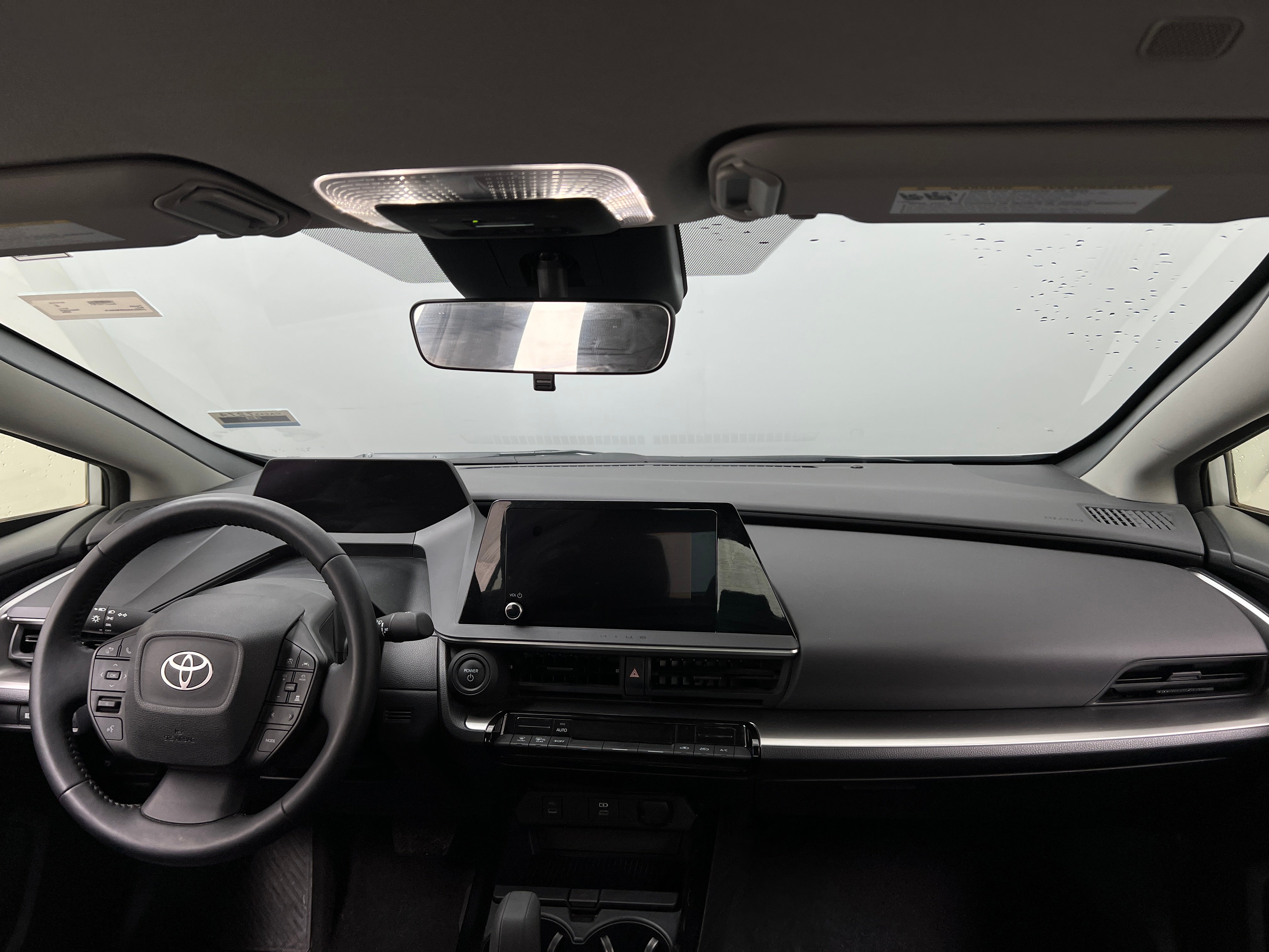 2024 Toyota Prius LE 3