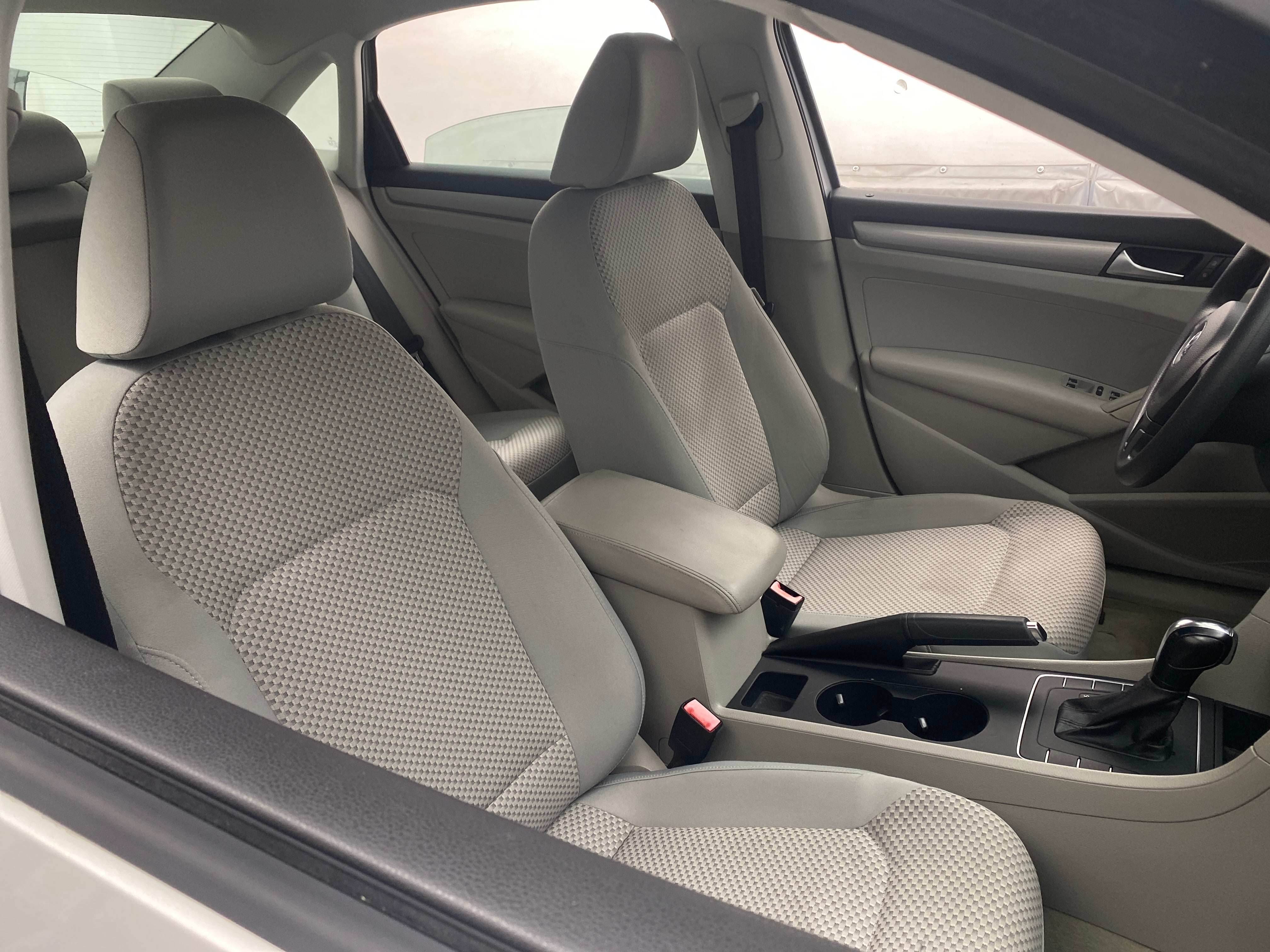 2013 Volkswagen Passat S 2