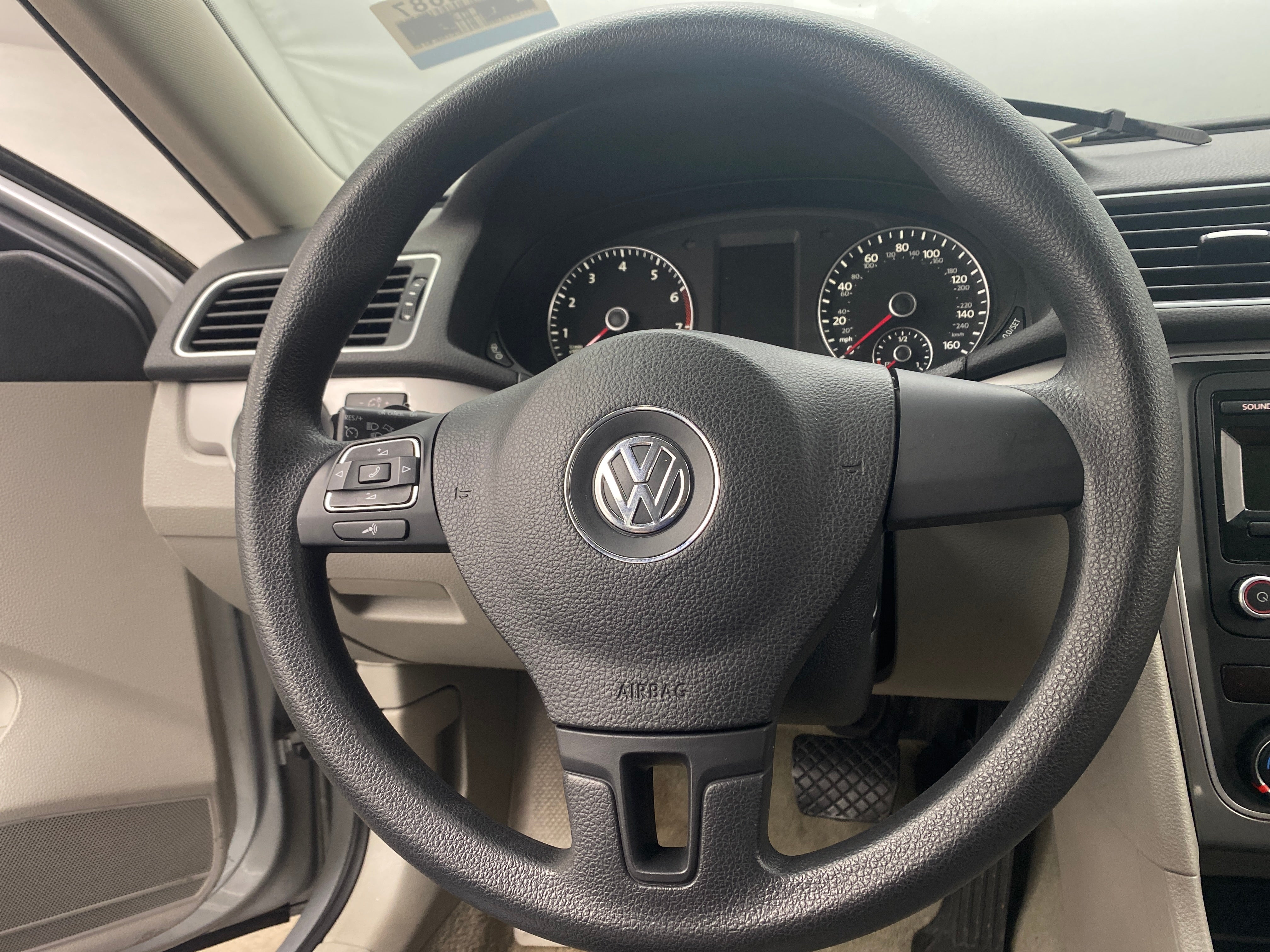 2013 Volkswagen Passat S 4