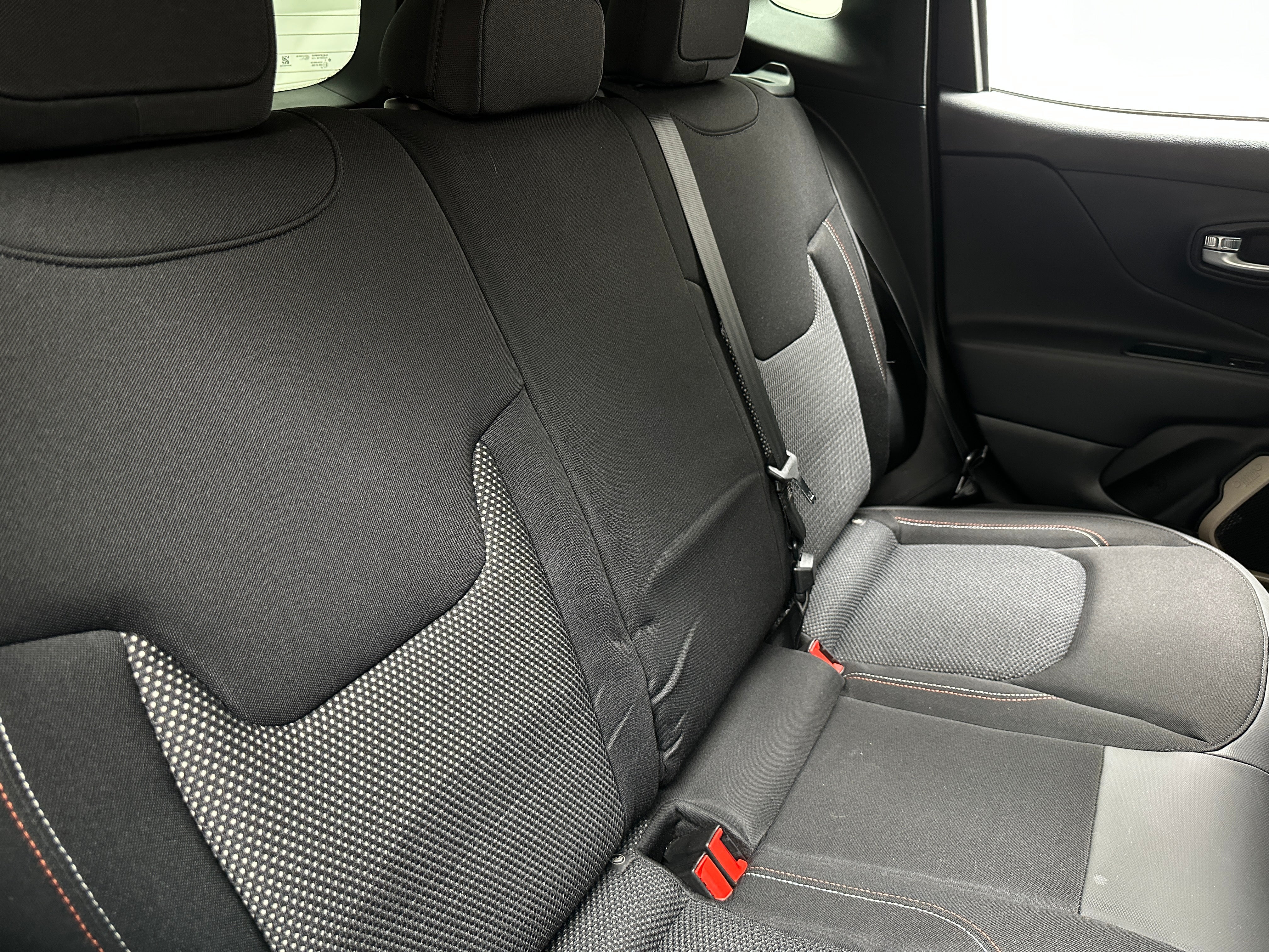 2016 Jeep Renegade 75th Anniversary Edition 6