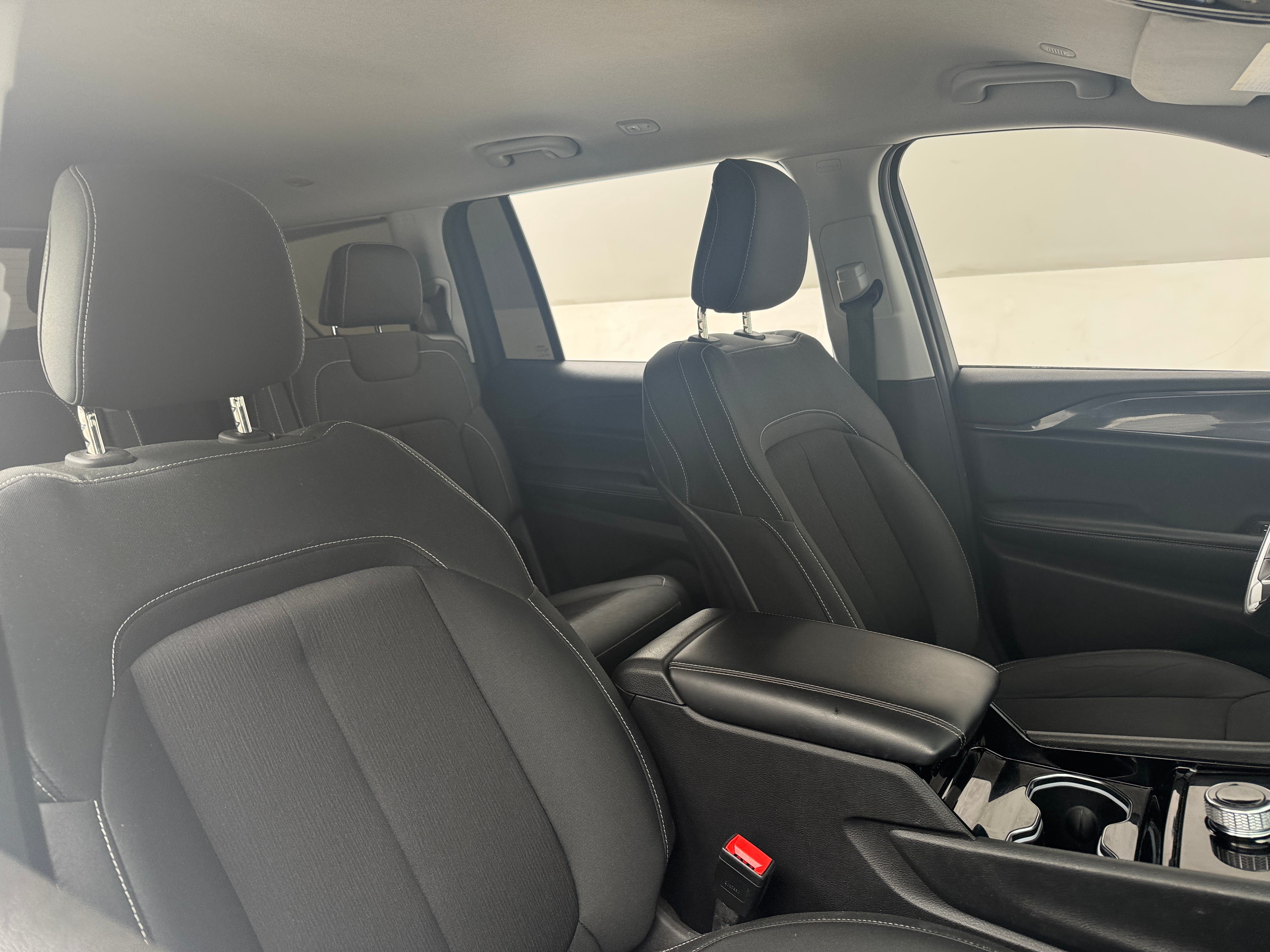 2022 Jeep Grand Cherokee L Laredo 2