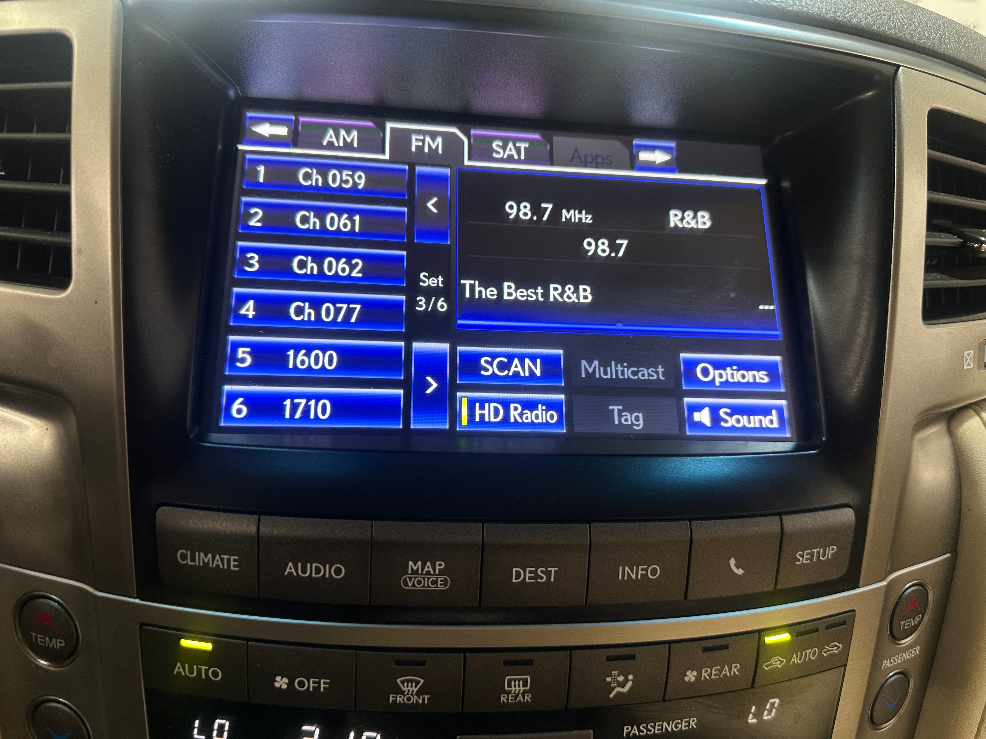 2014 Lexus LX 570 3