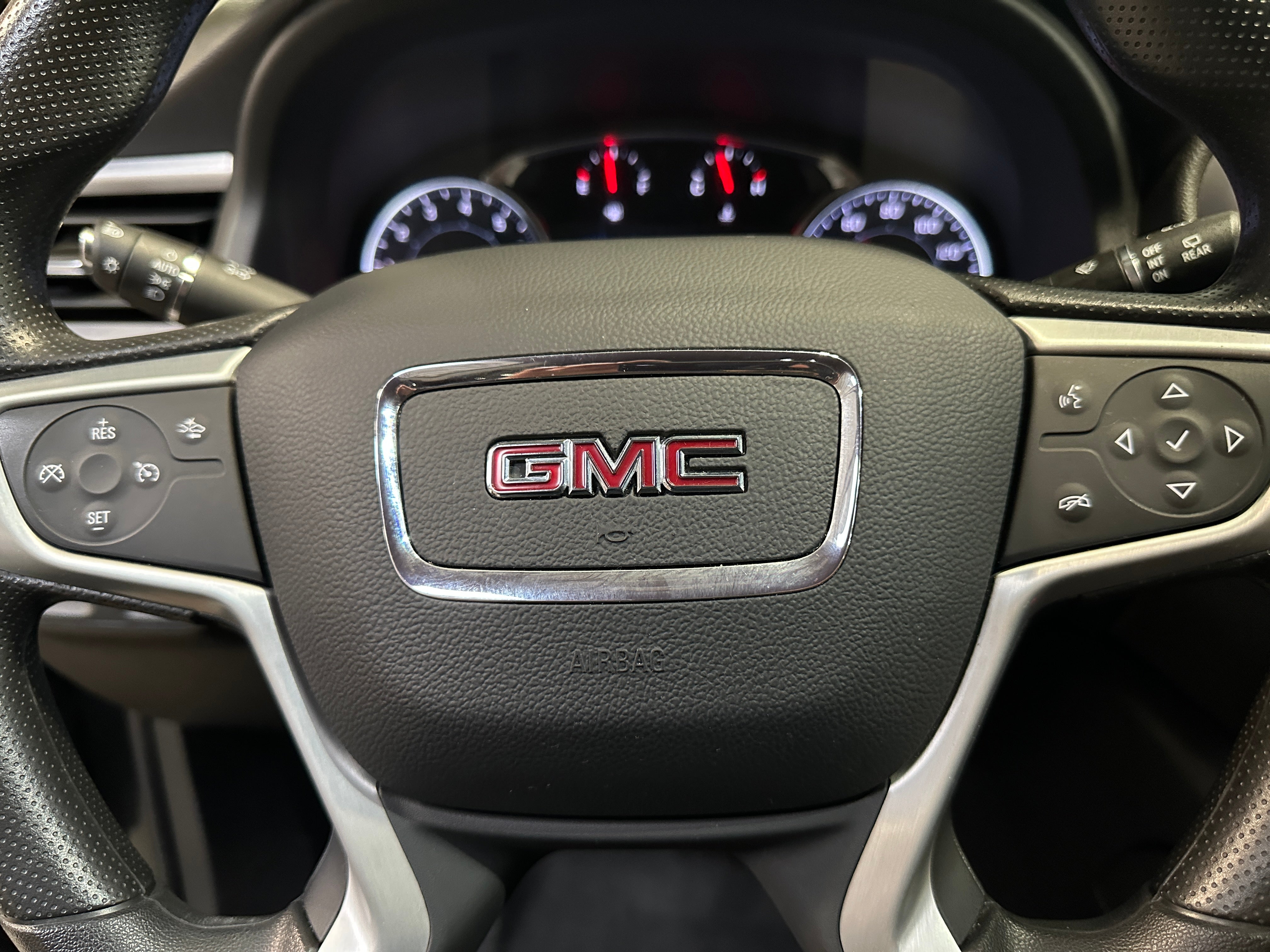 2023 GMC Acadia SLE 5