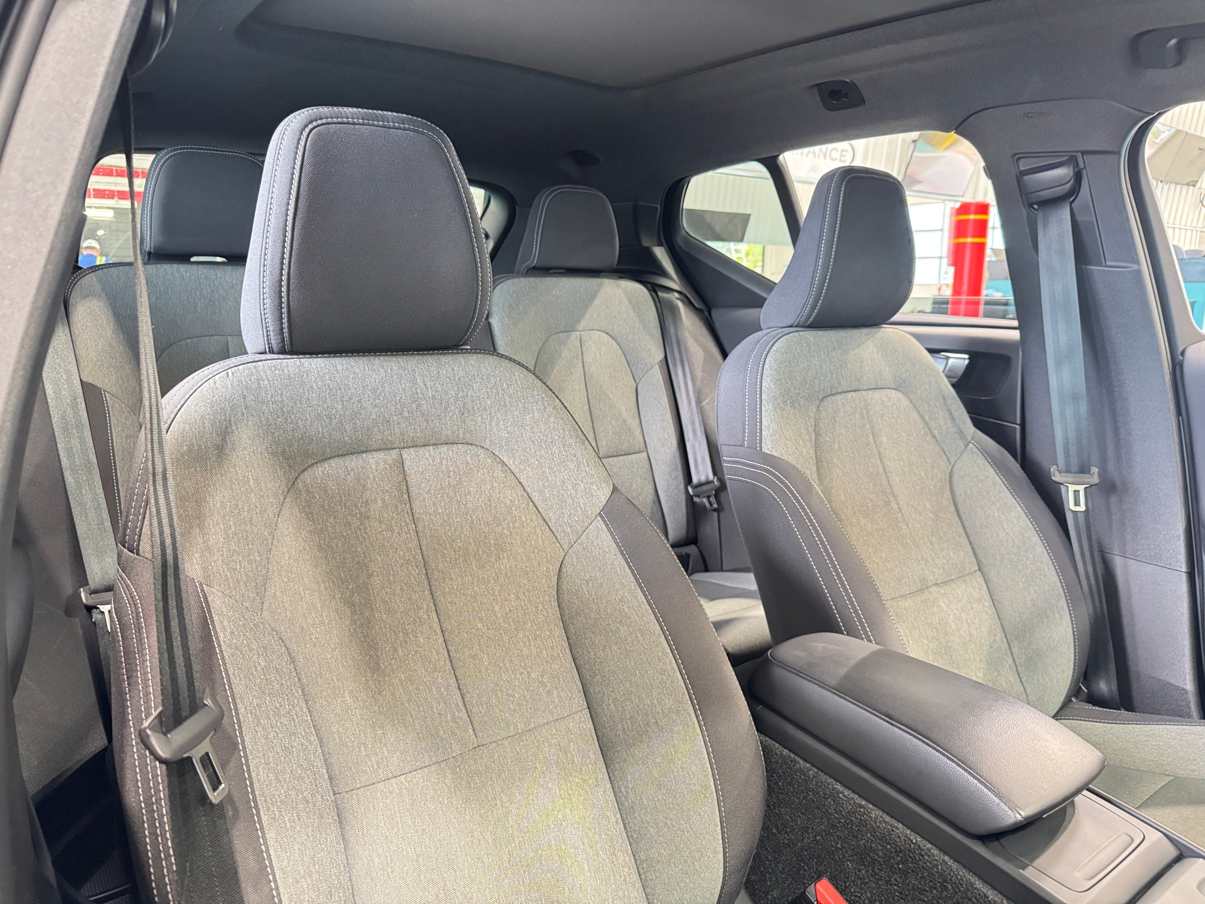 2024 Volvo XC40 B5 Core 2