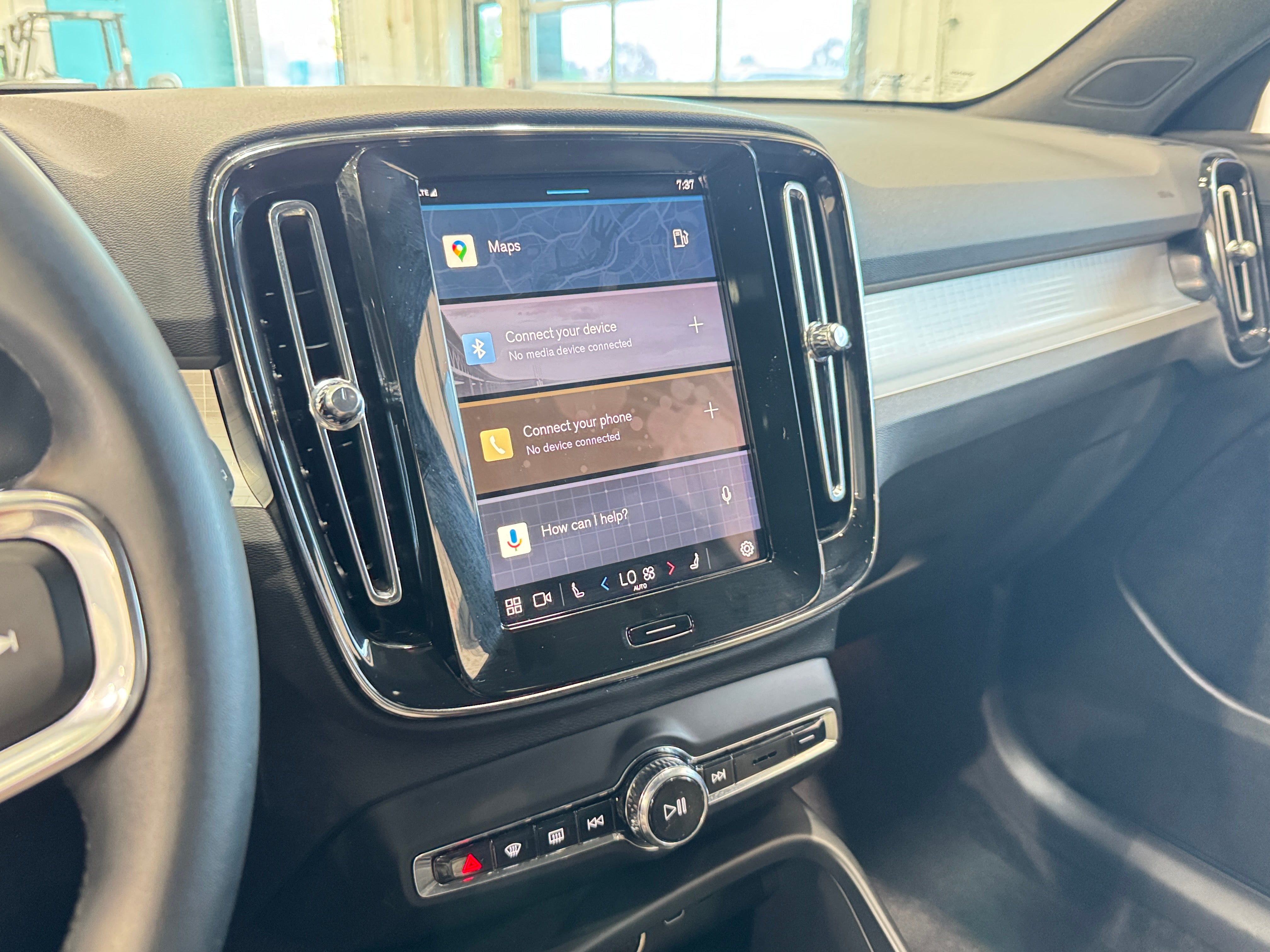 2024 Volvo XC40 B5 Core 4