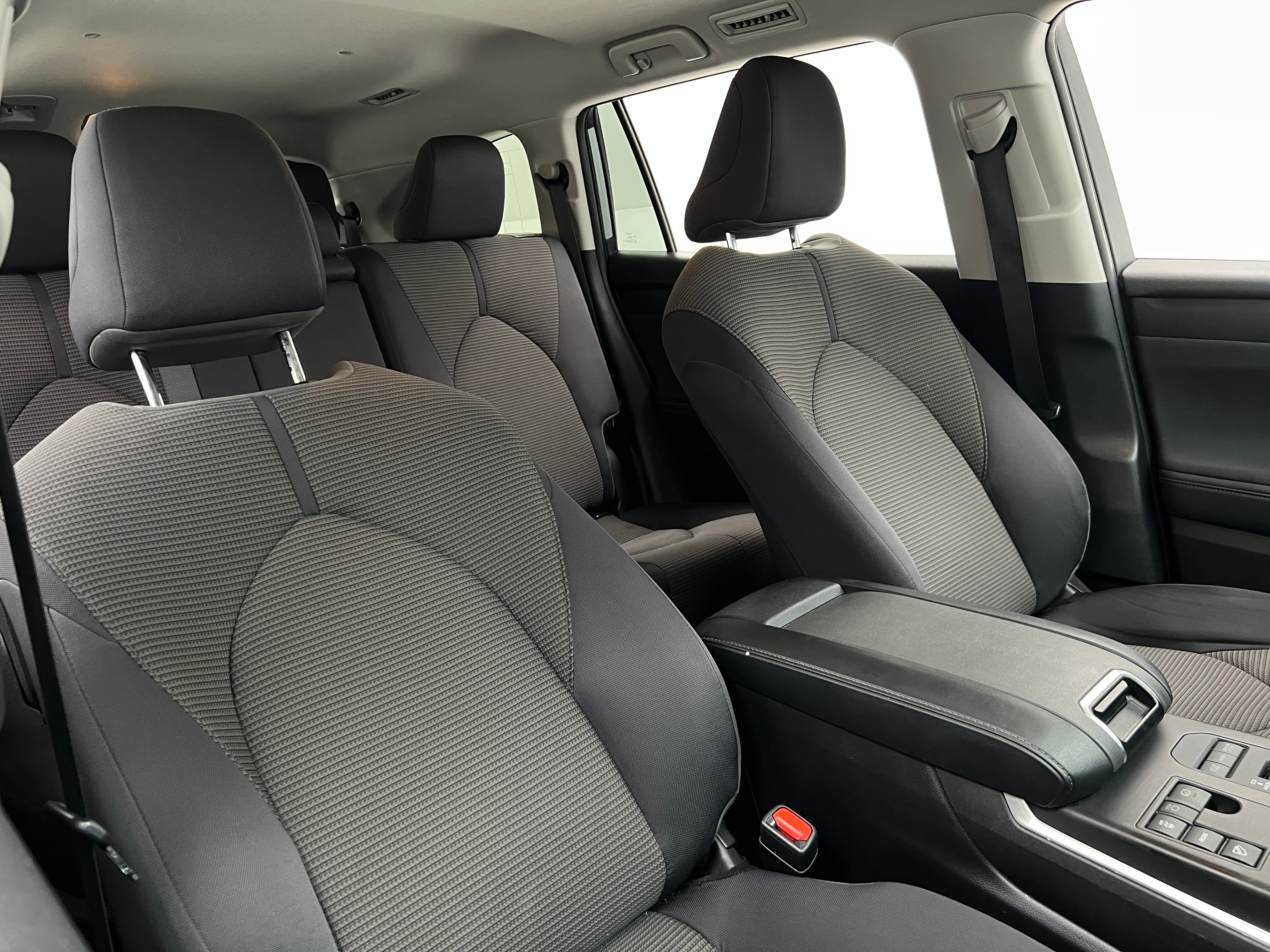 2023 Toyota Highlander LE 2