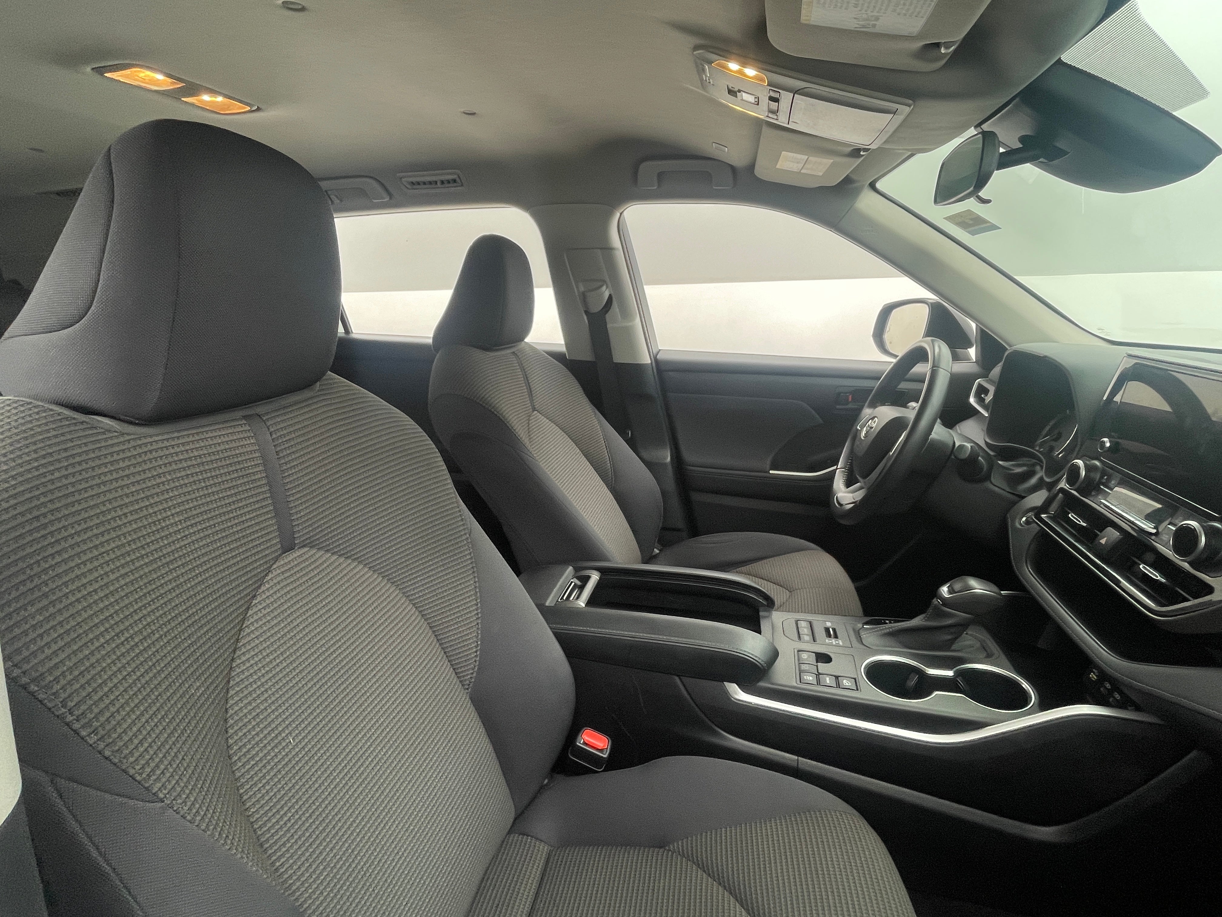 2023 Toyota Highlander LE 2