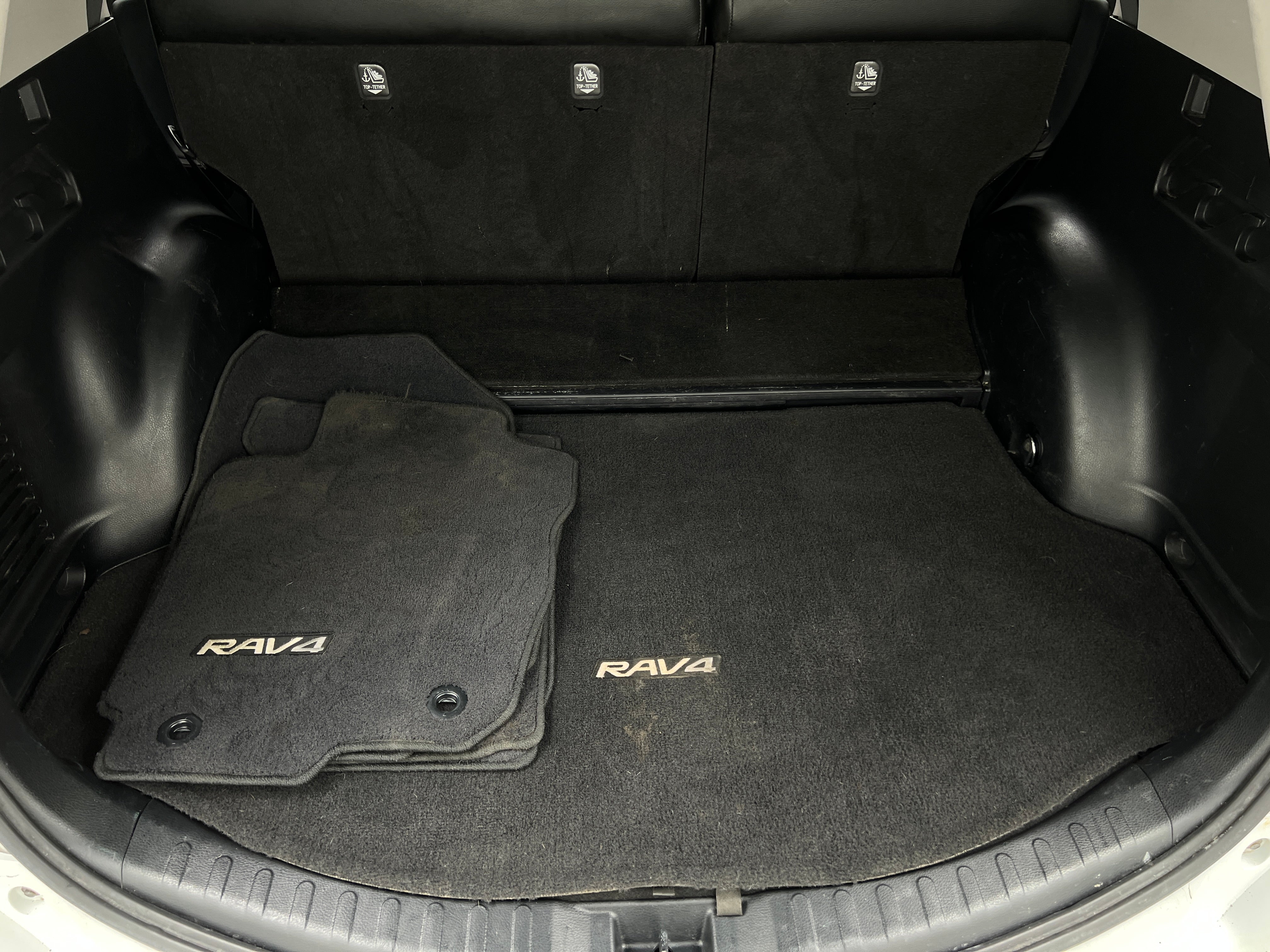 2018 Toyota RAV4 LE 7