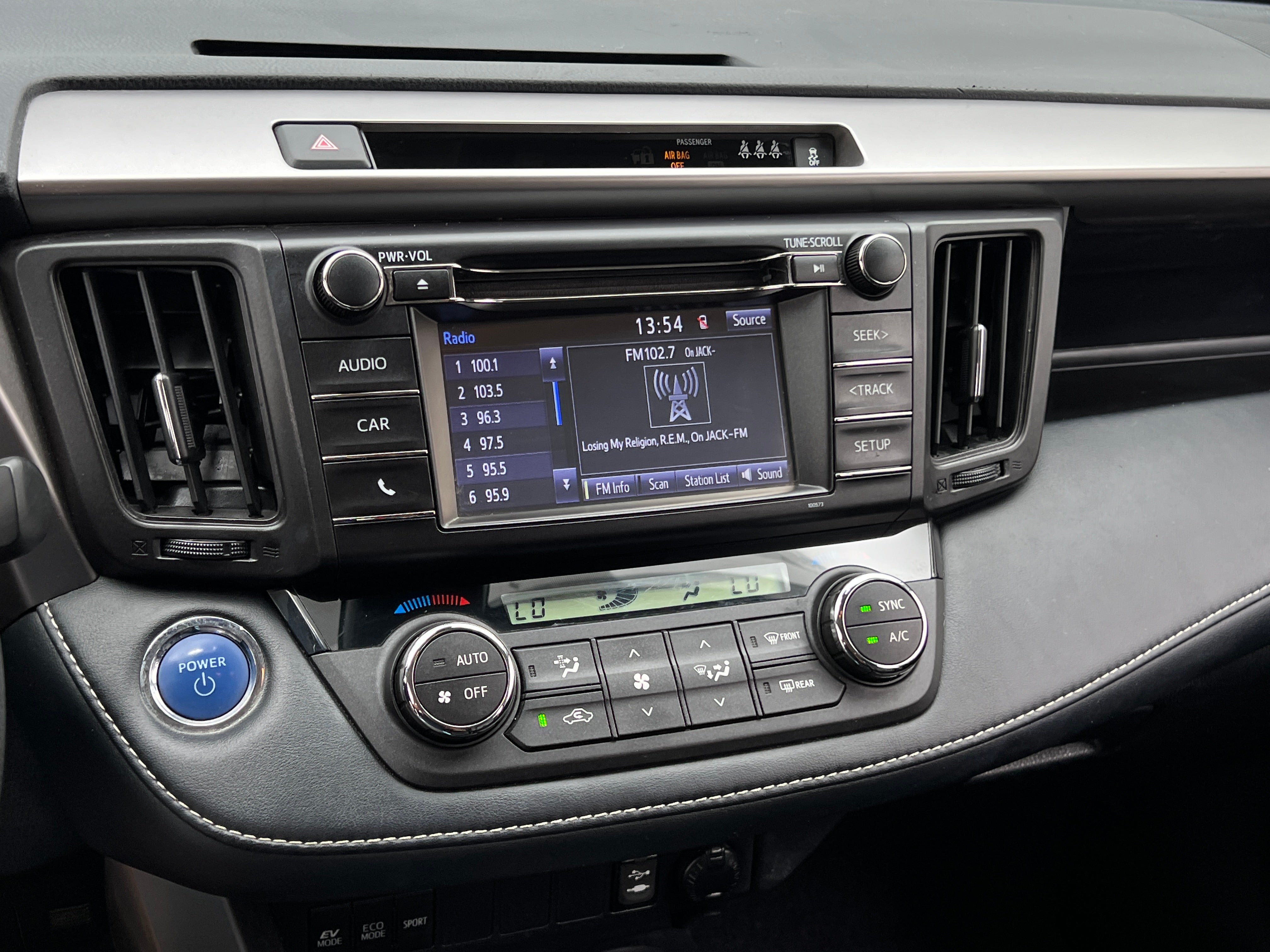 2018 Toyota RAV4 LE 4