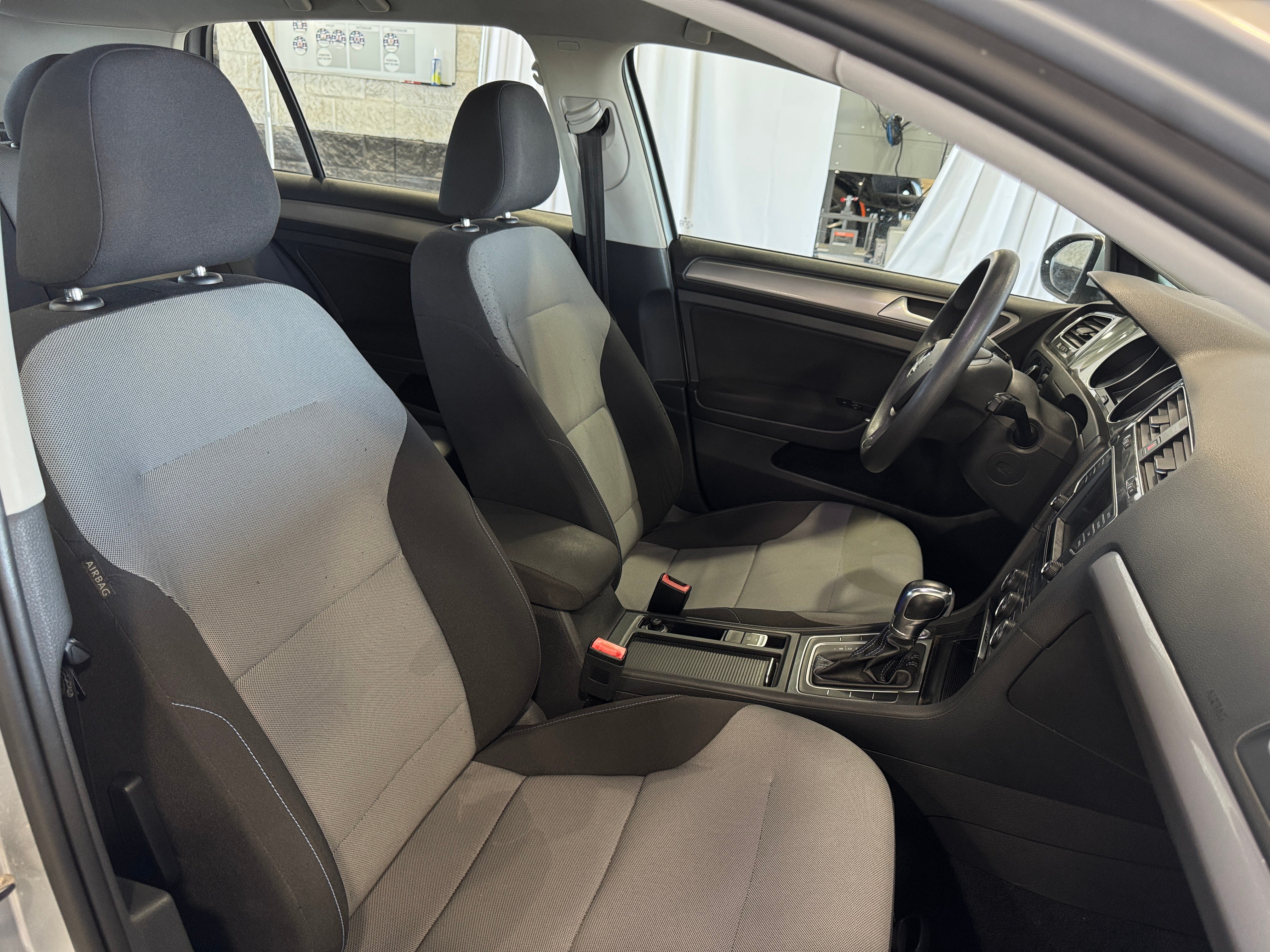 2016 Volkswagen e-Golf SE 2