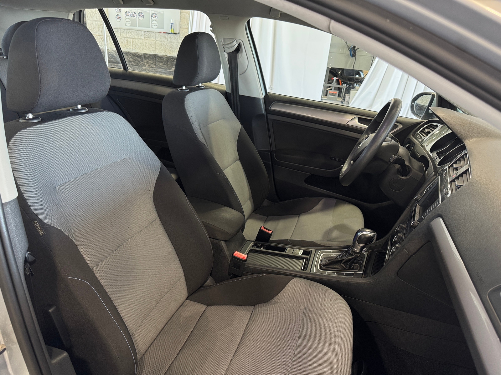 Thumbnail: 2016 Volkswagen e-Golf - 2
