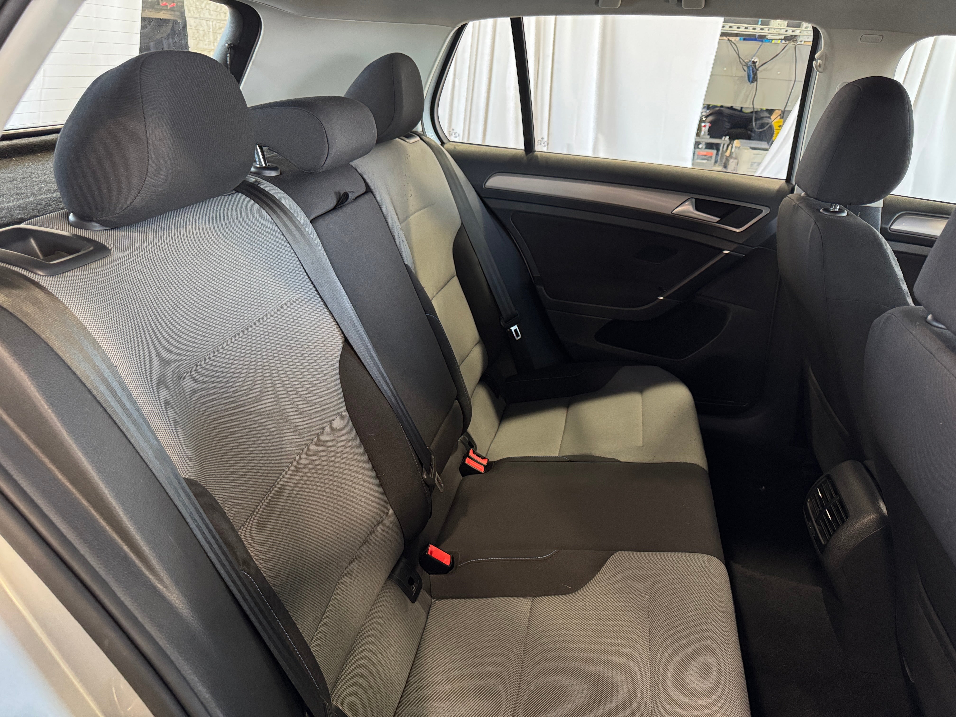 2016 Volkswagen e-Golf SE 6