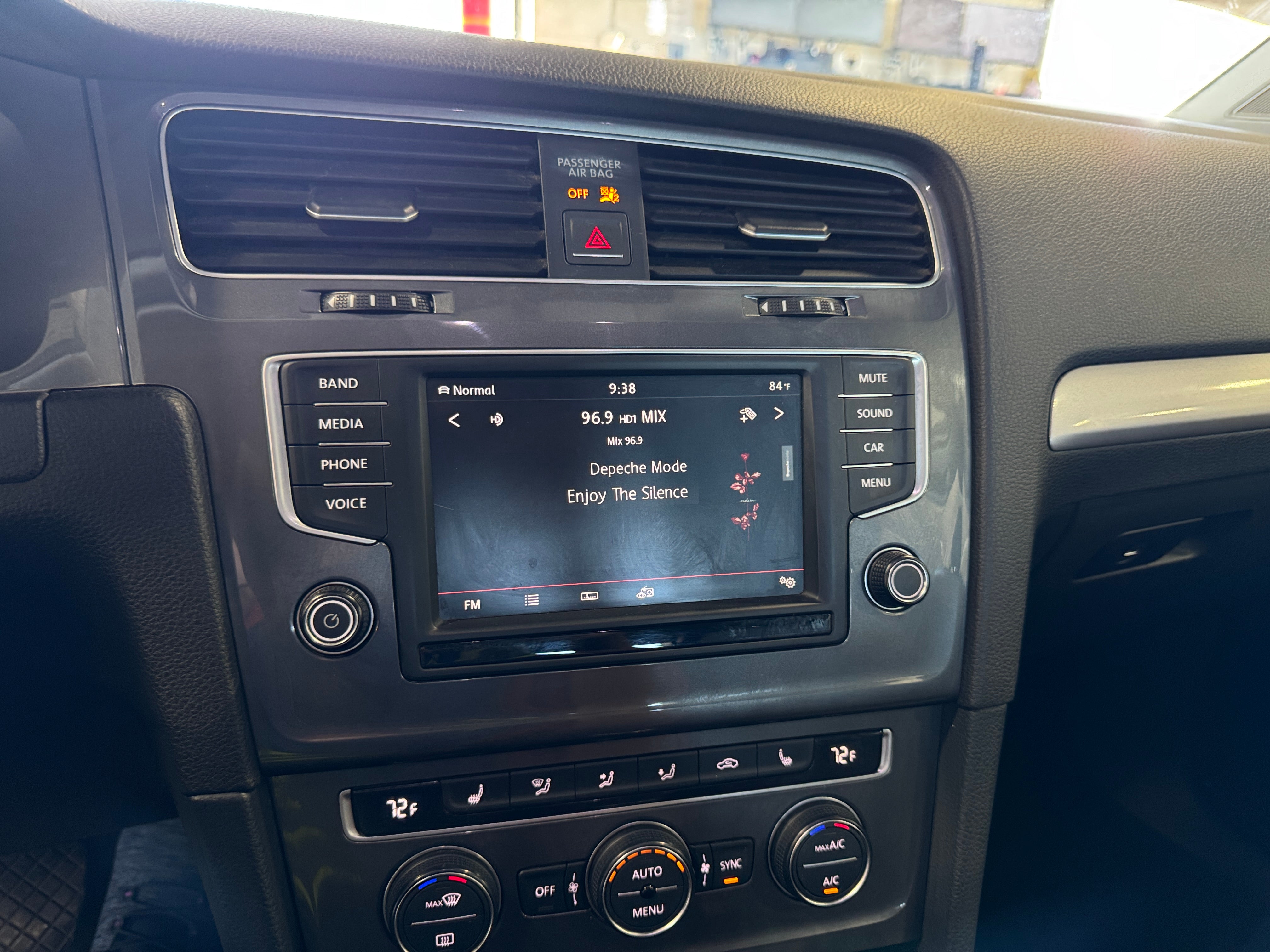 2016 Volkswagen e-Golf SE 4
