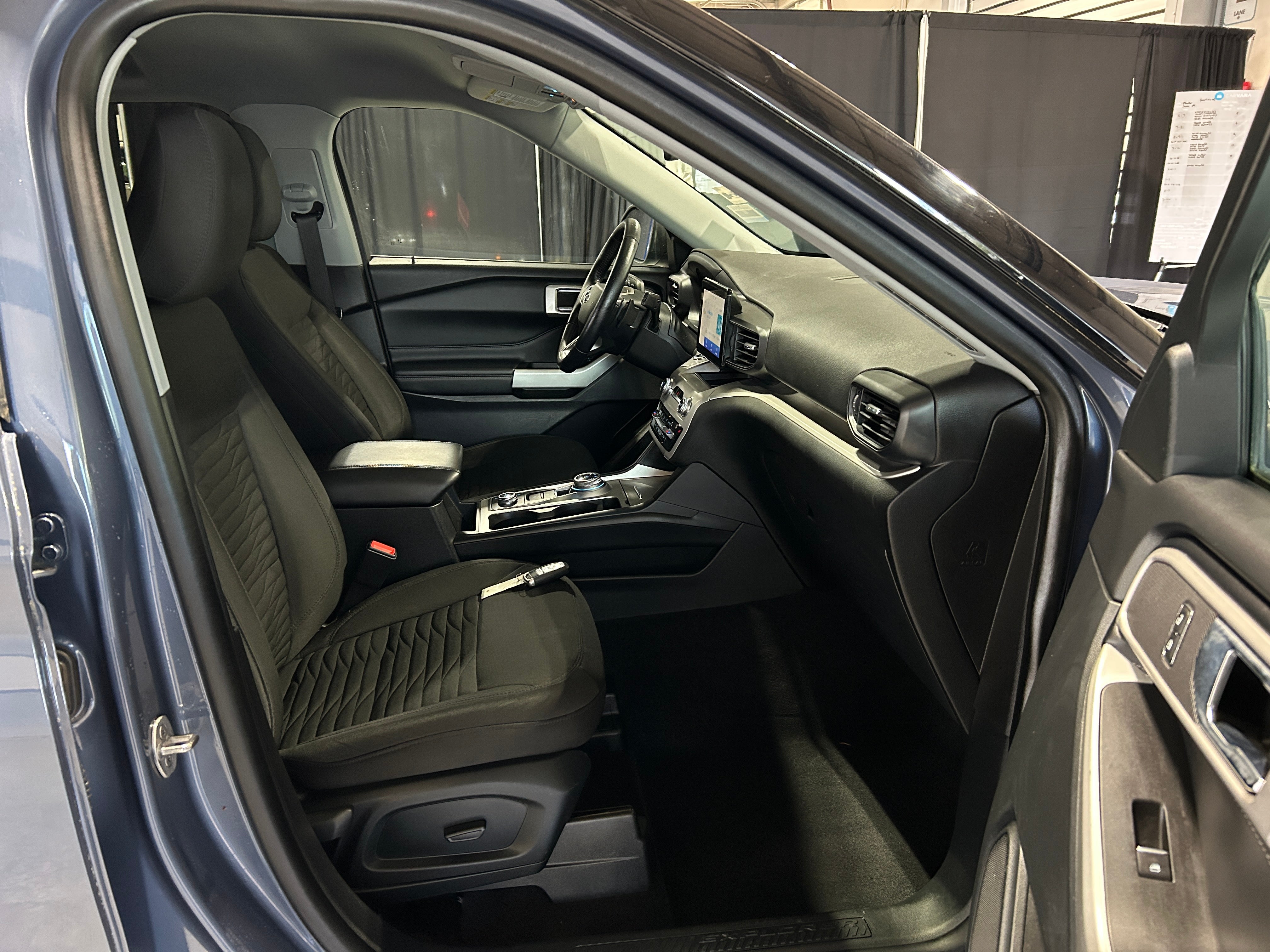 2021 Ford Explorer XLT 2