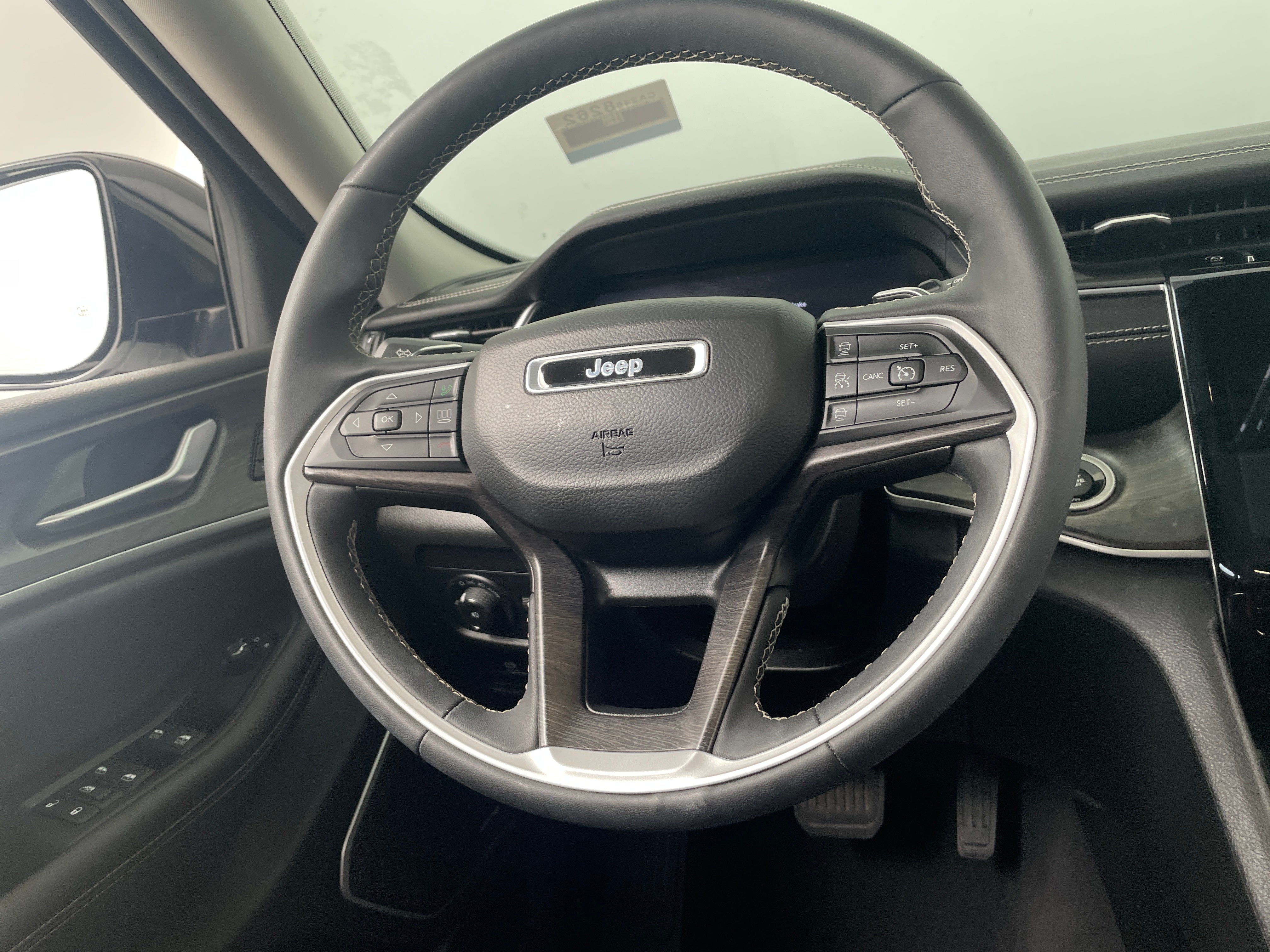 2023 Jeep Grand Cherokee Limited Edition 4