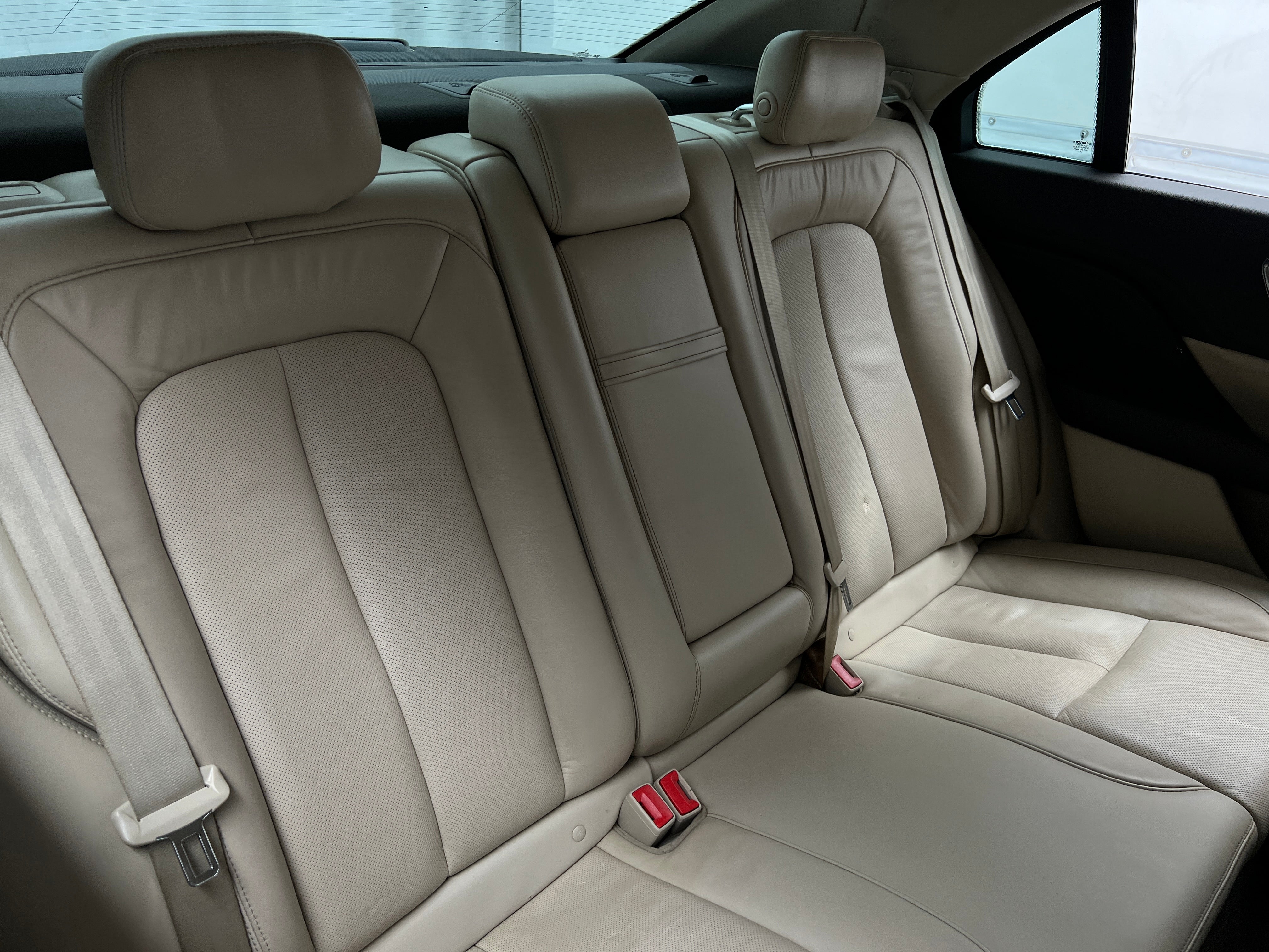 2017 Lincoln Continental Select 5