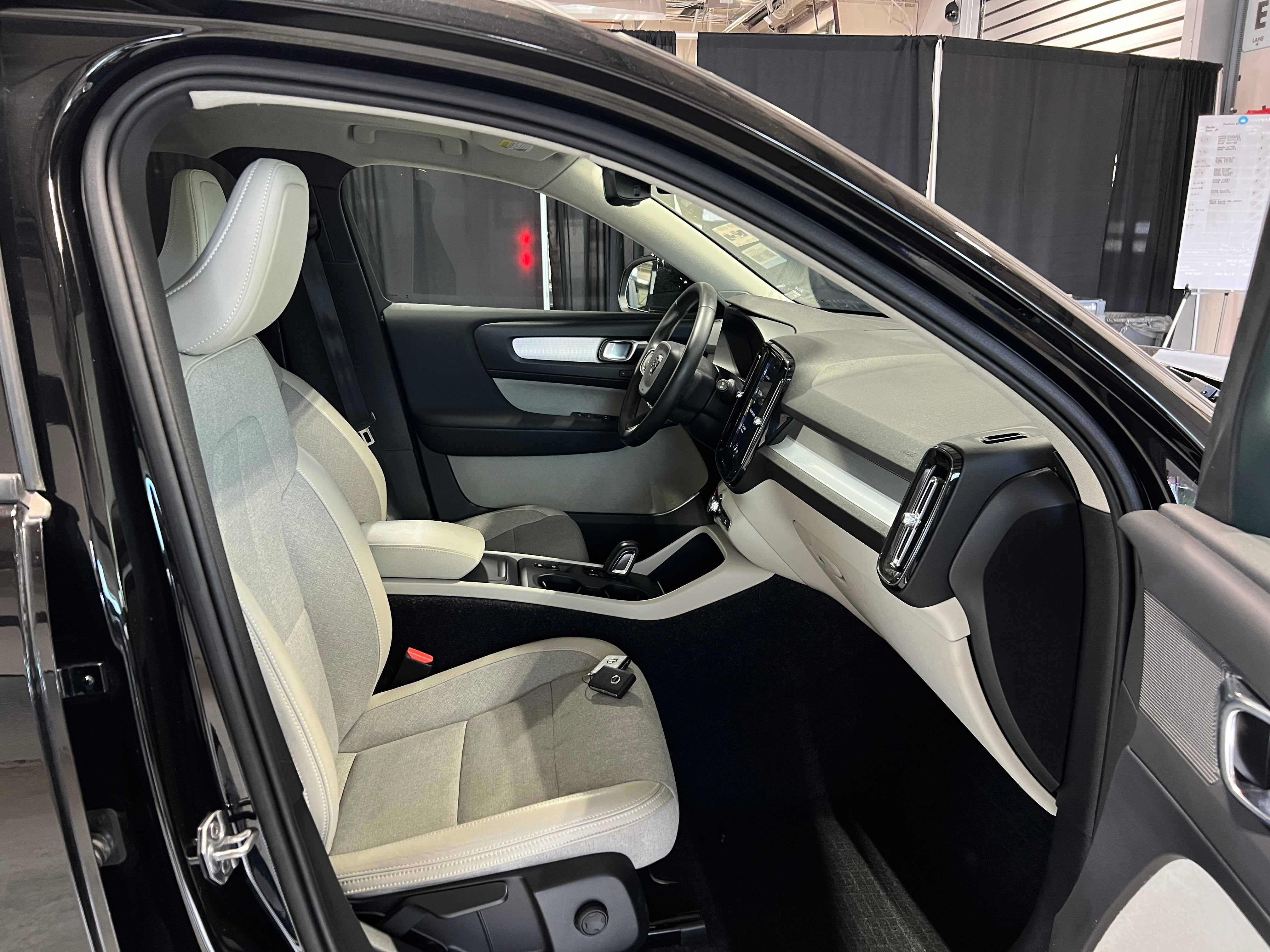 2020 Volvo XC40 T5 Momentum 2