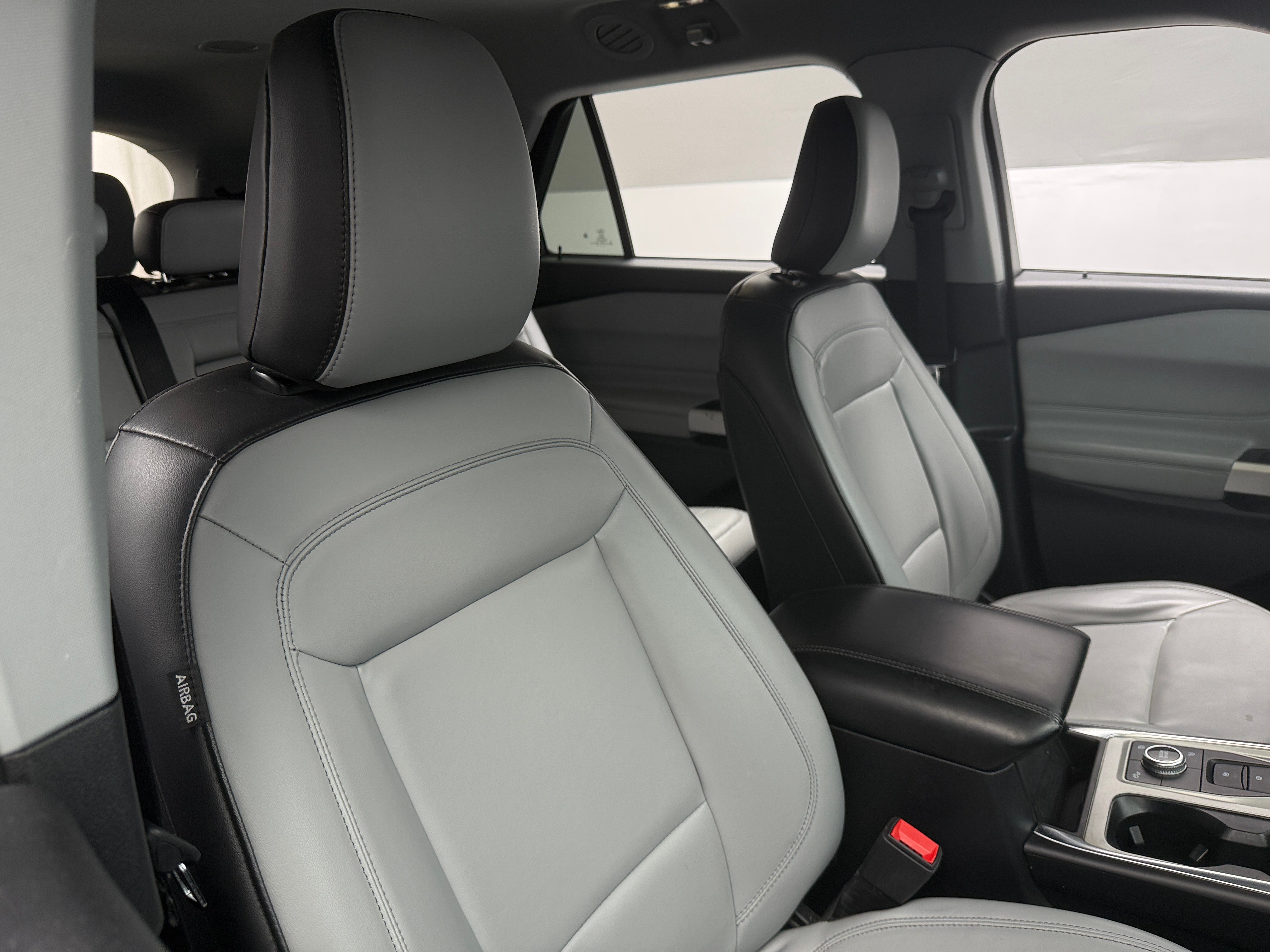 2021 Ford Explorer XLT 2