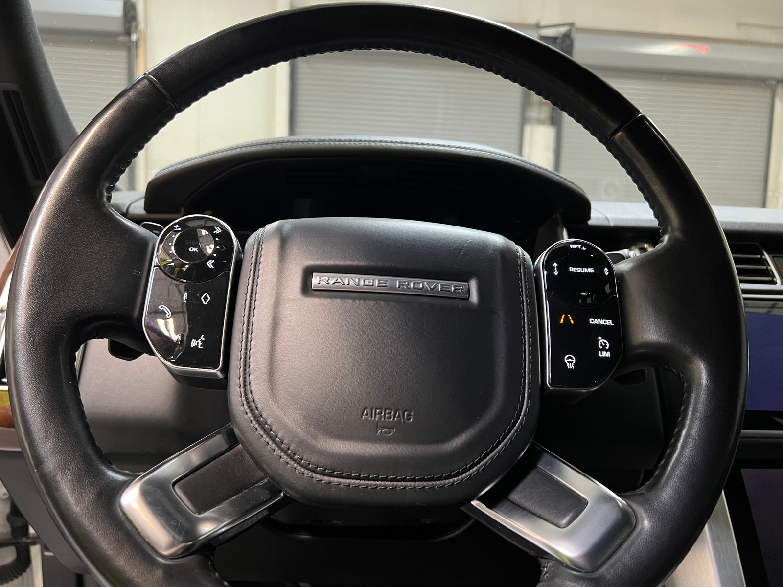 Thumbnail: 2018 Land Rover Range Rover - 4
