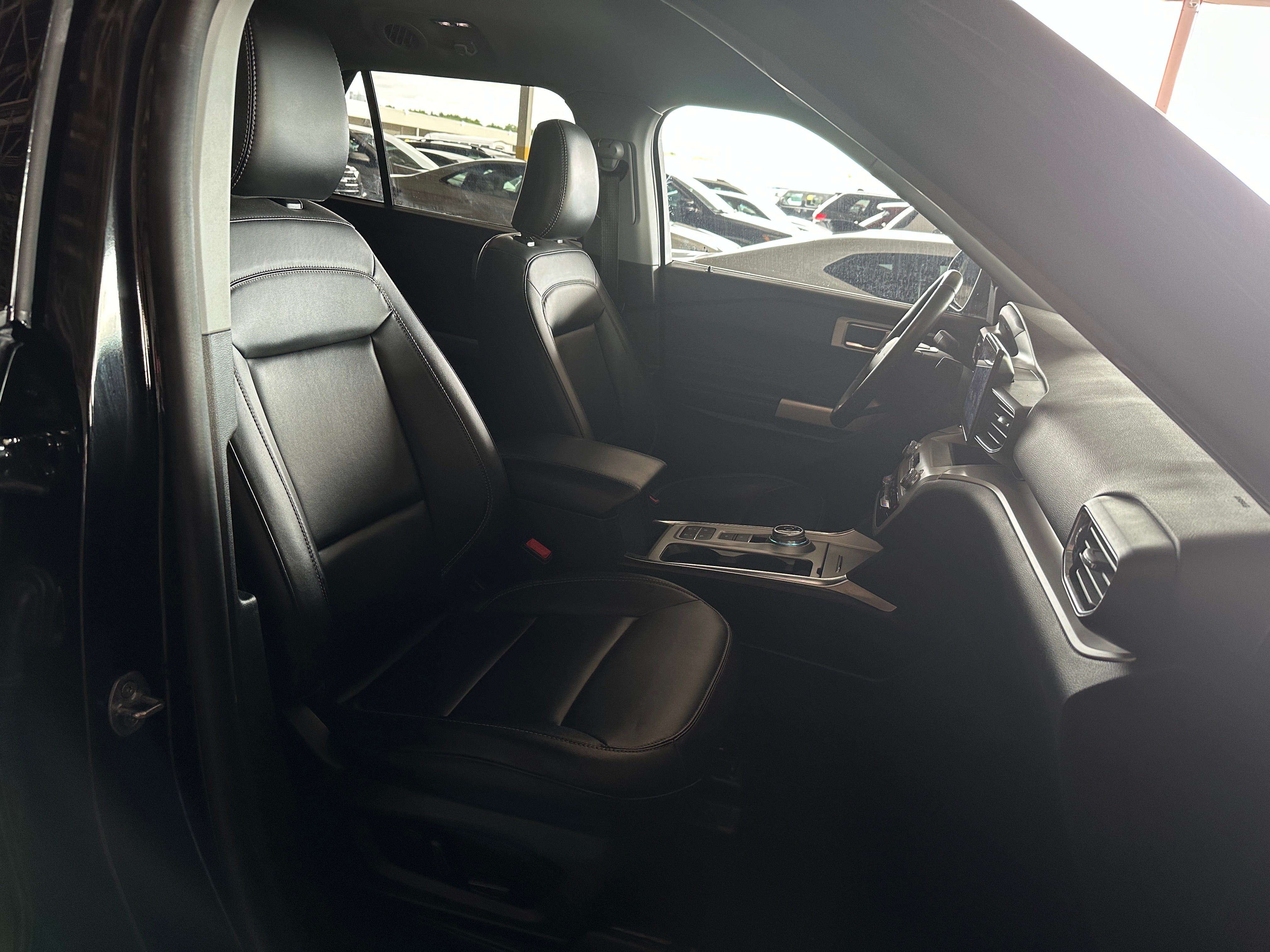2024 Ford Explorer XLT 2