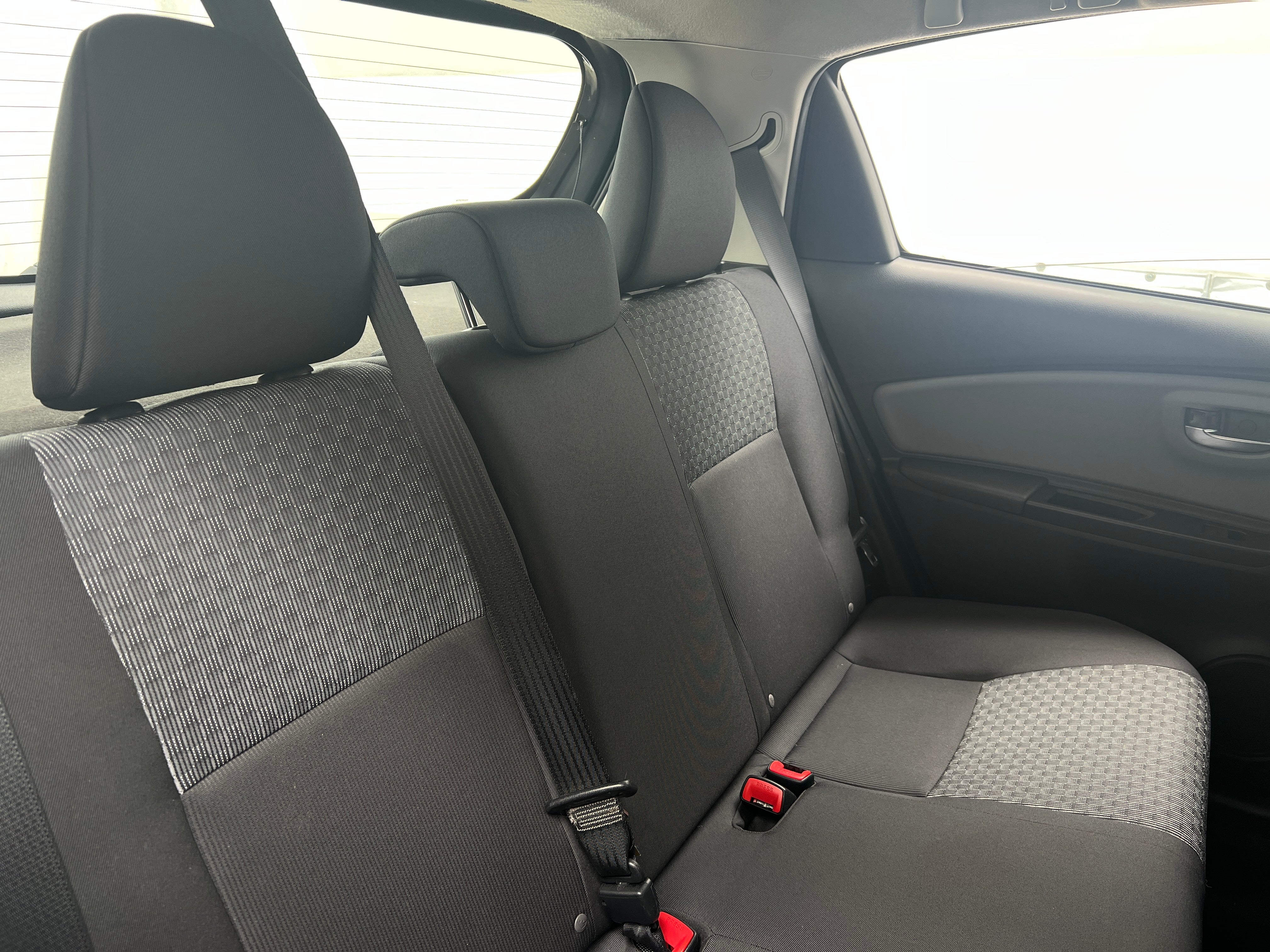 2015 Toyota Yaris LE 6