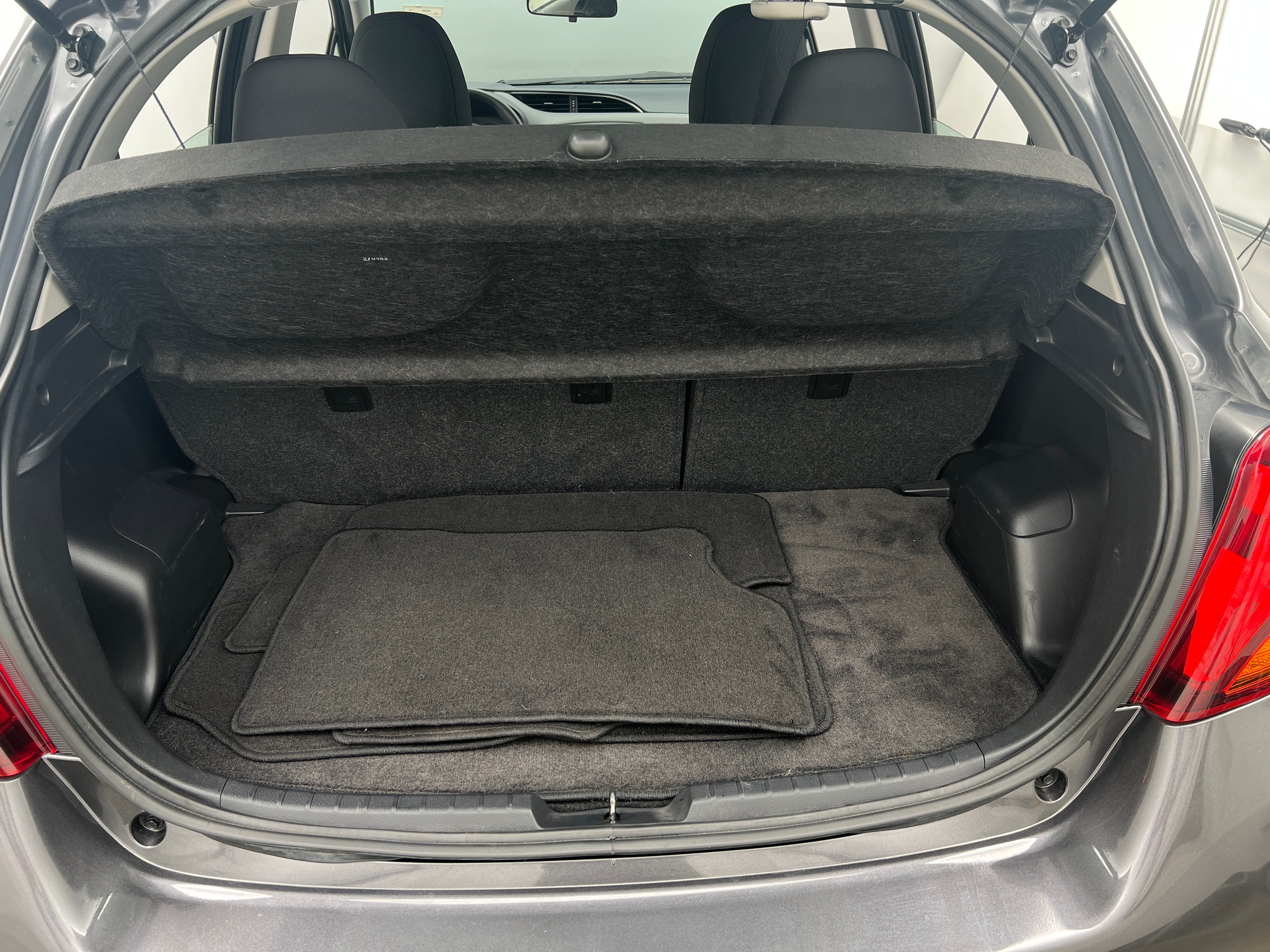 2015 Toyota Yaris LE 7