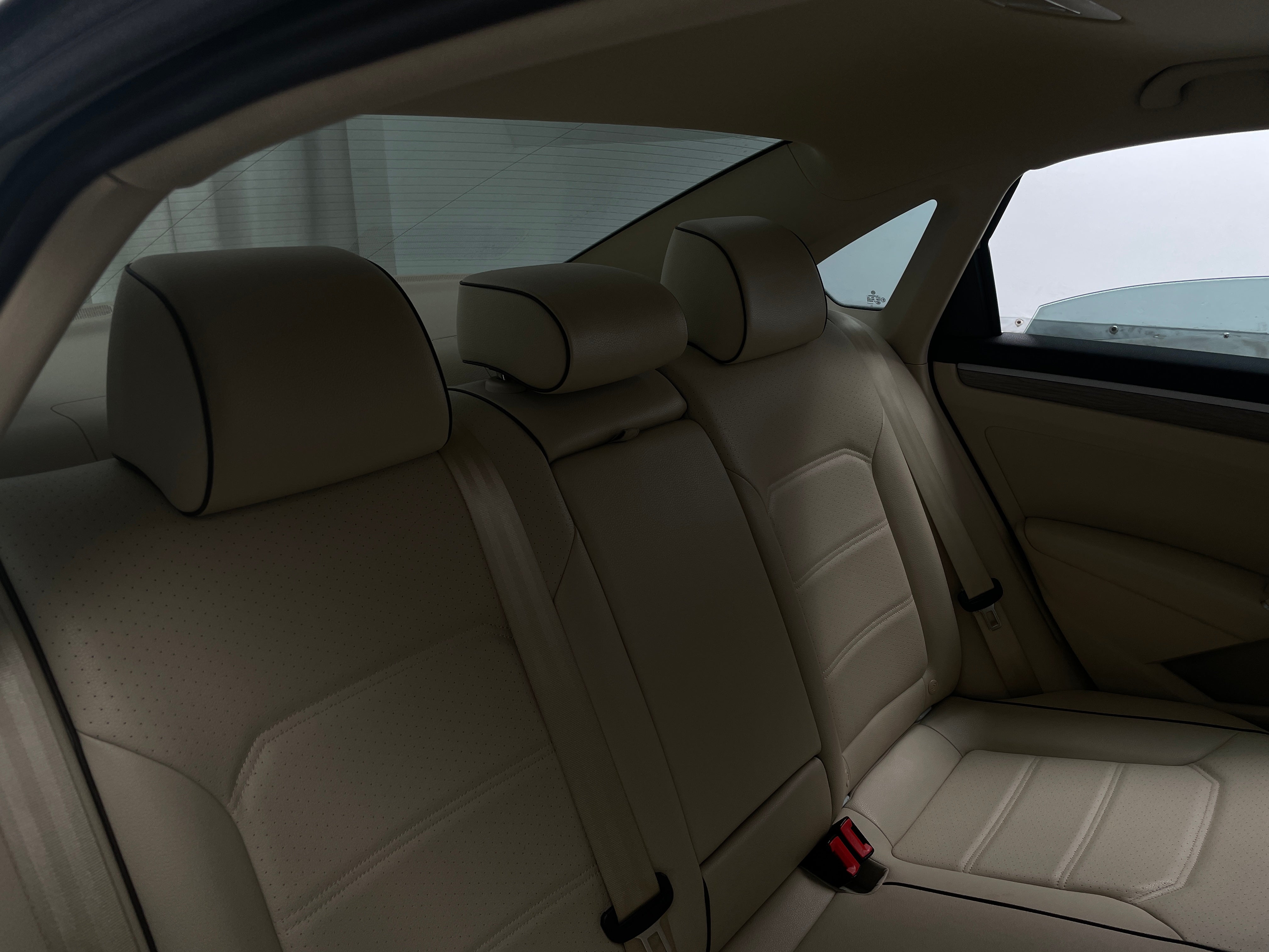 2017 Volkswagen Passat SE 5