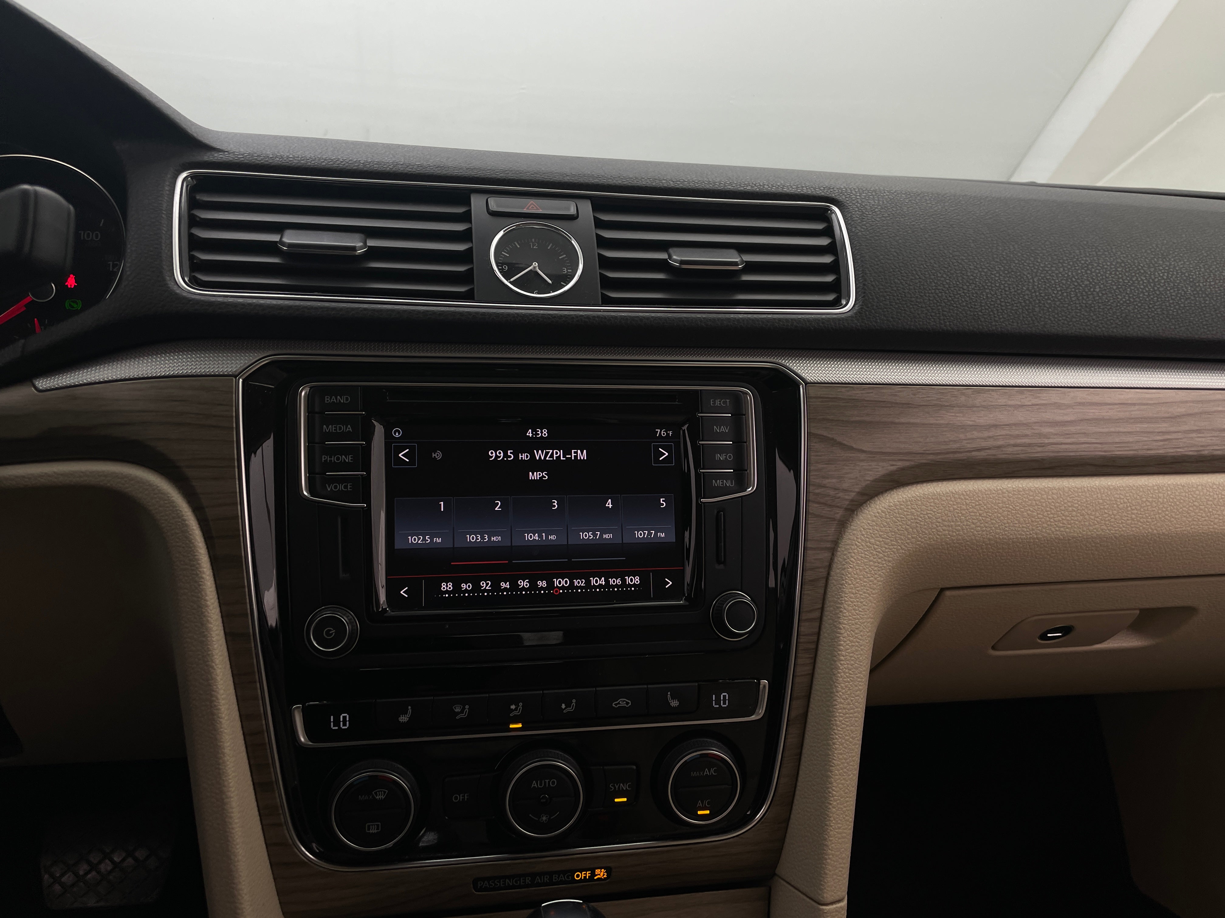 2017 Volkswagen Passat SE 3