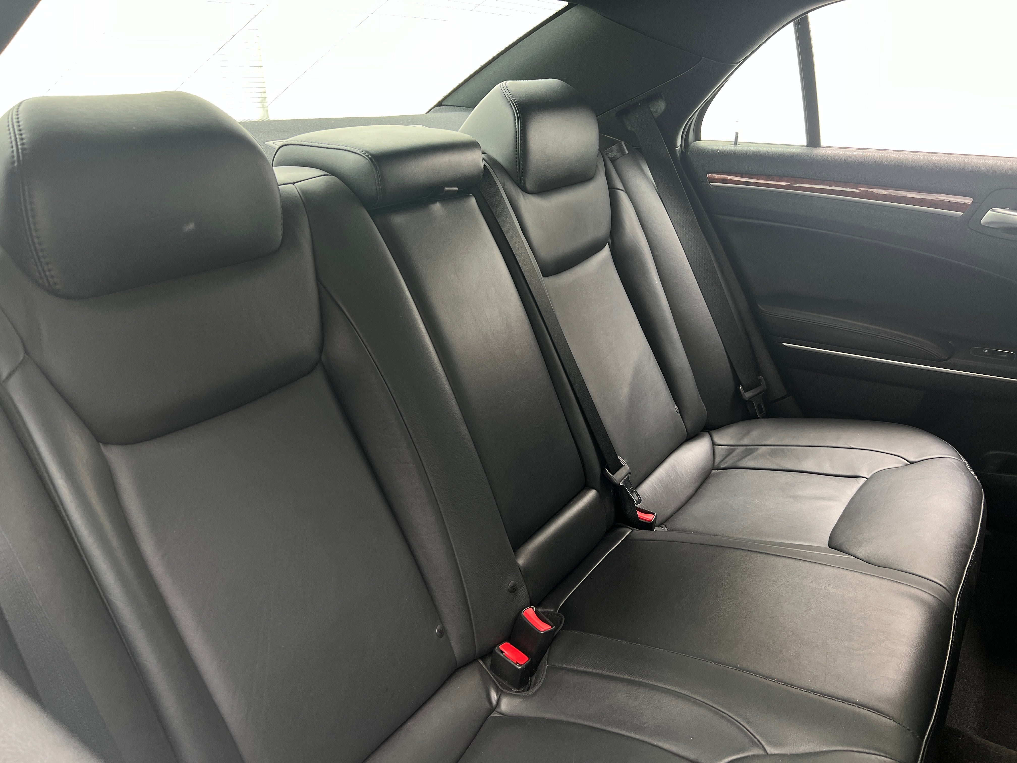 2014 Chrysler 300  5