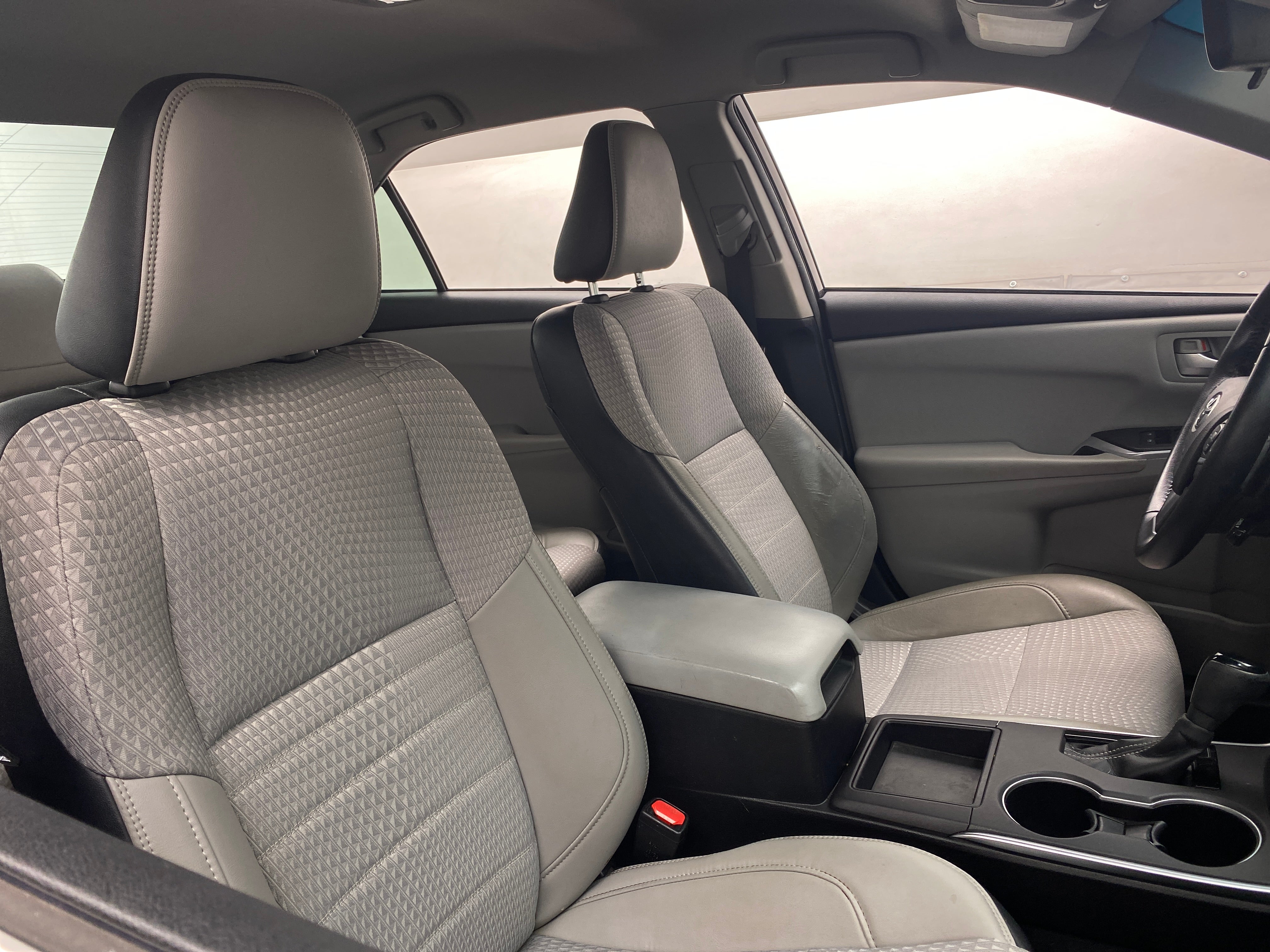 2015 Toyota Camry SE 2