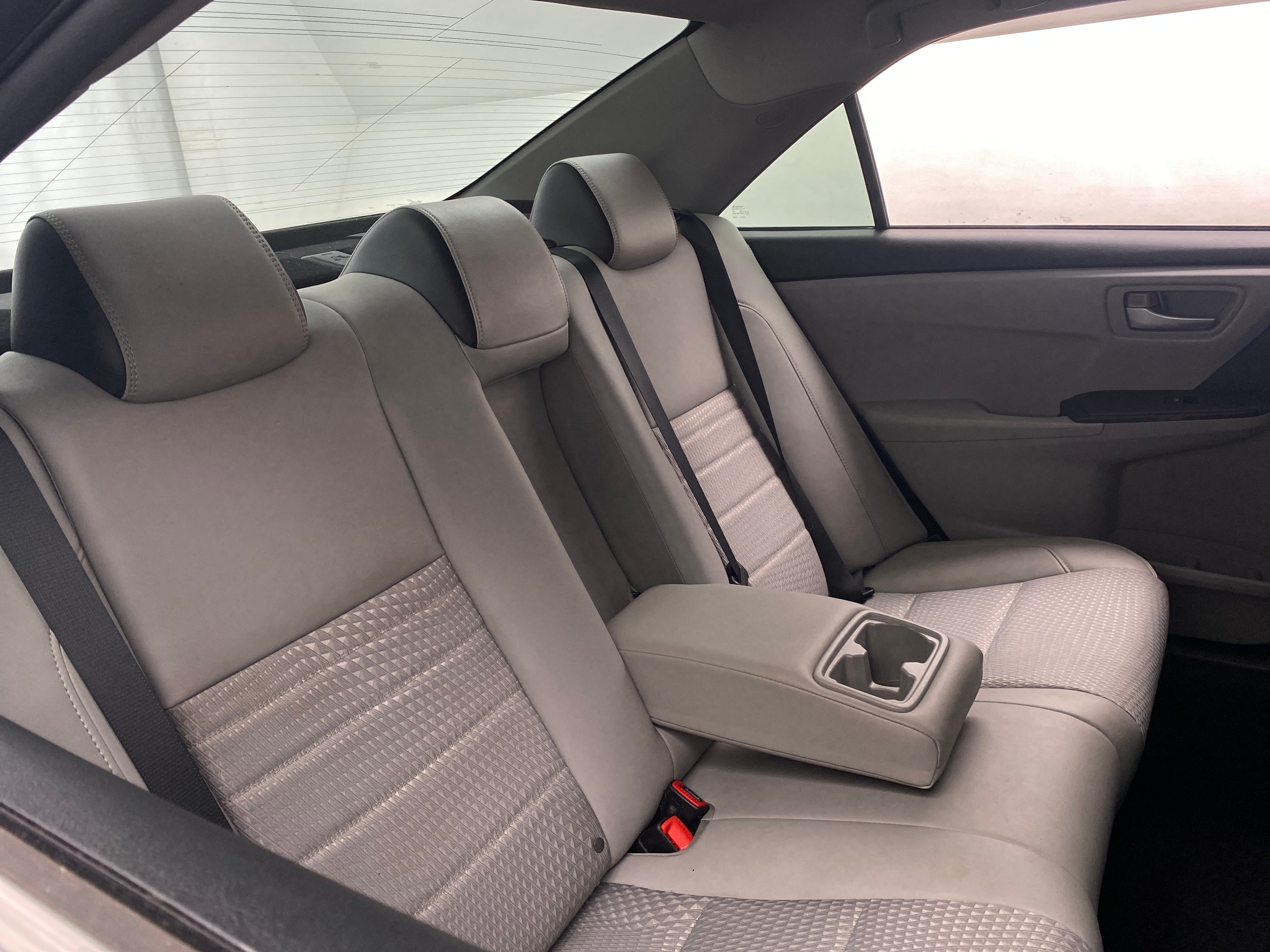 2015 Toyota Camry SE 6