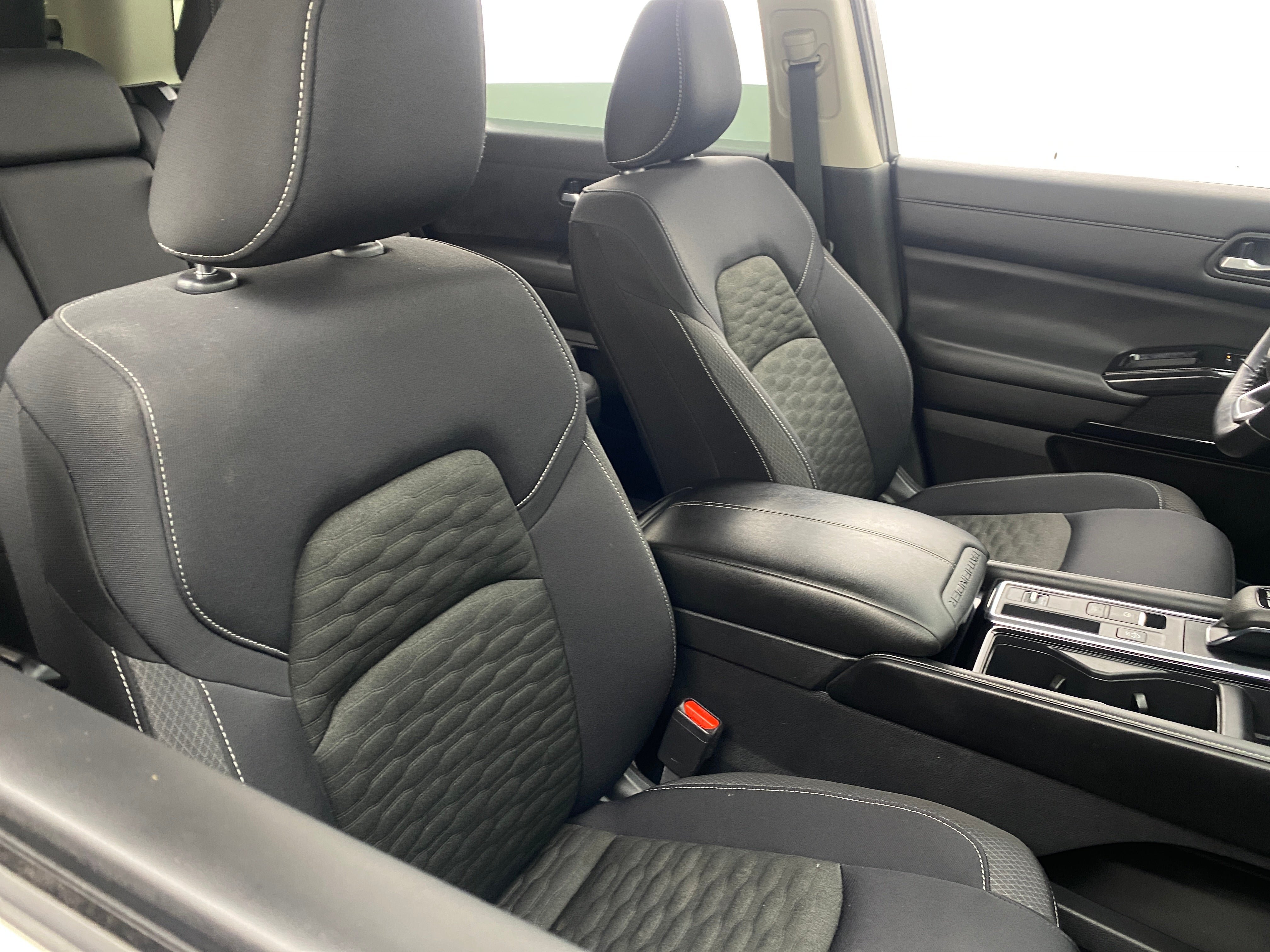 2022 Nissan Pathfinder SV 2