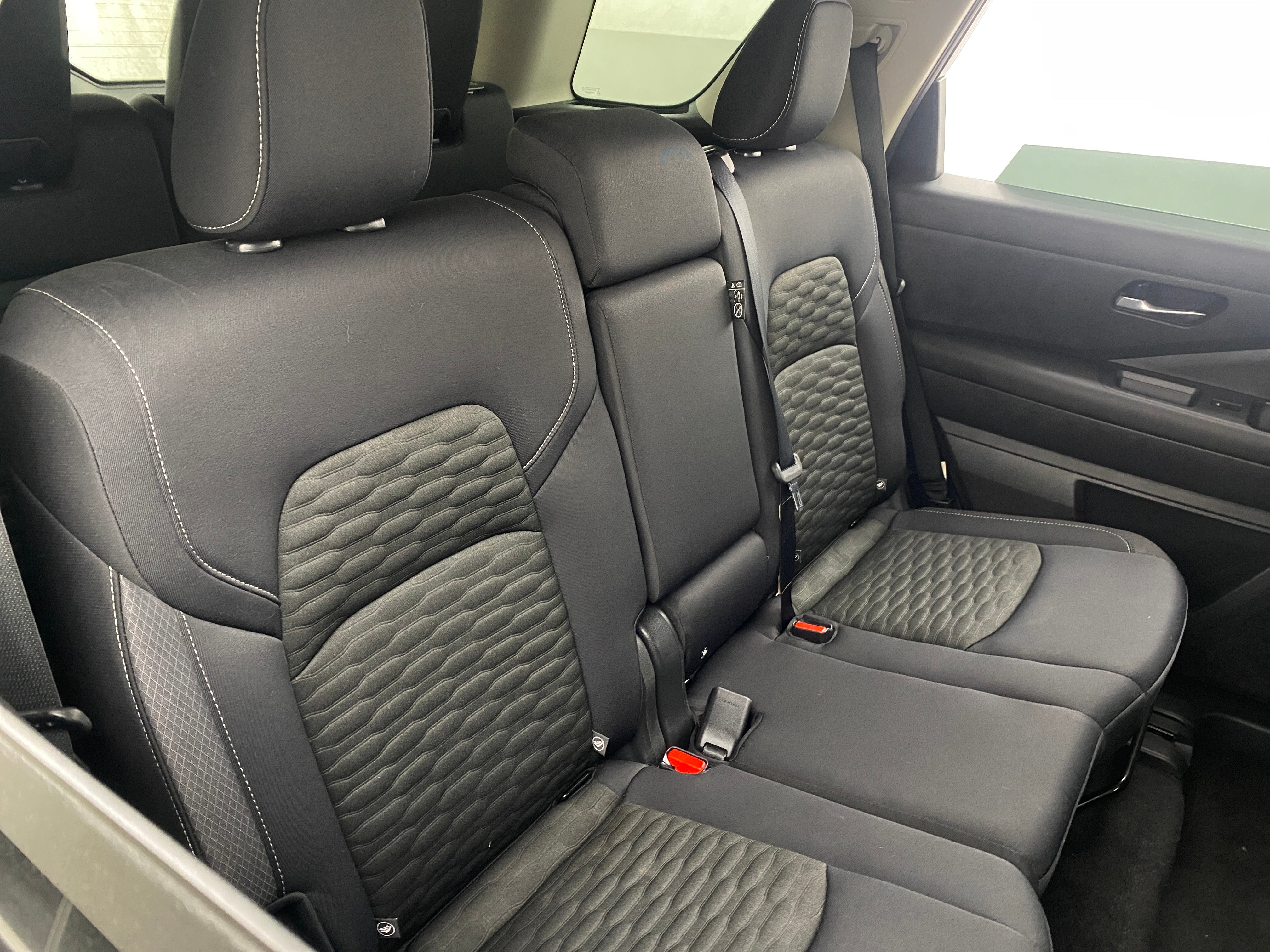 2022 Nissan Pathfinder SV 6