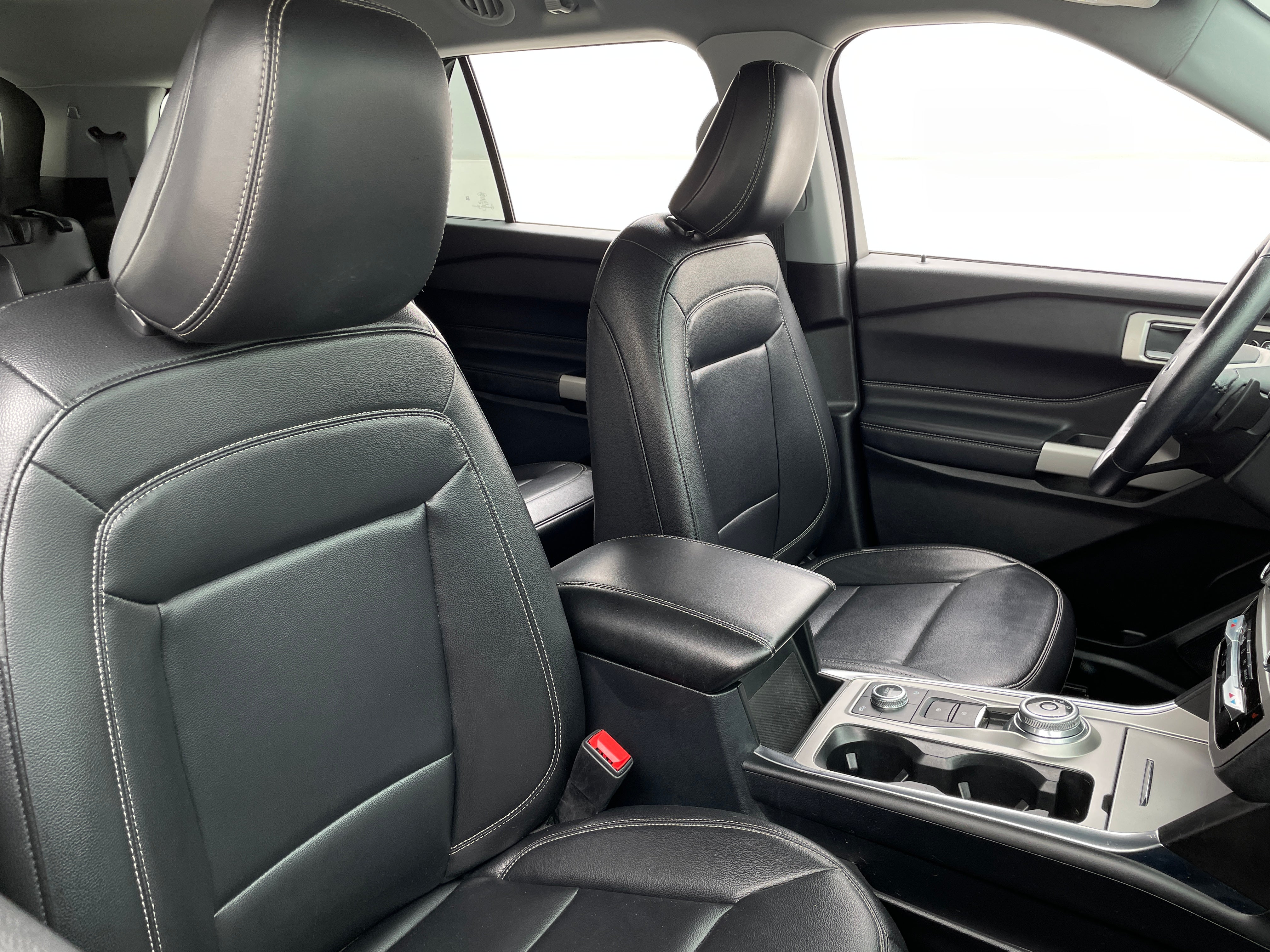 2021 Ford Explorer XLT 2