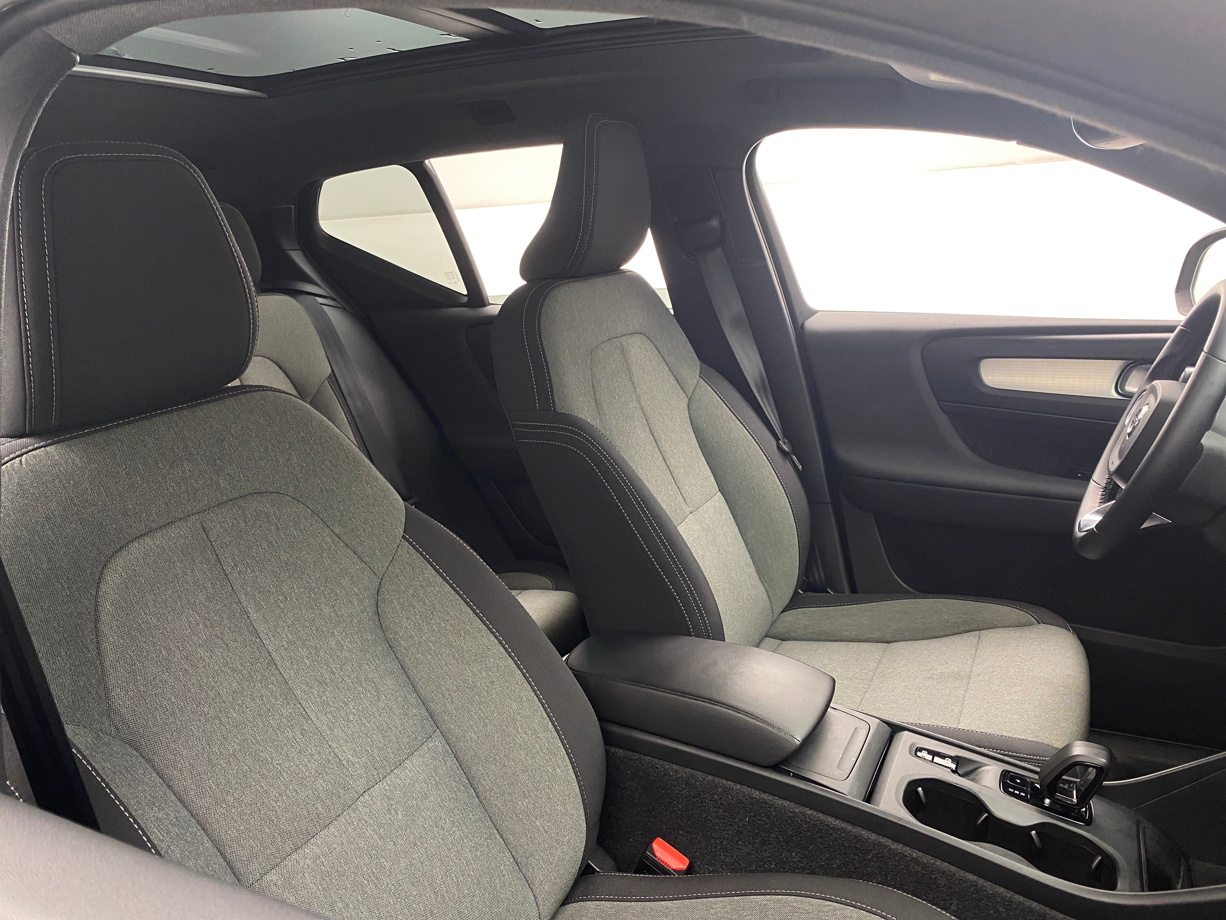 2024 Volvo XC40 B5 Core 2
