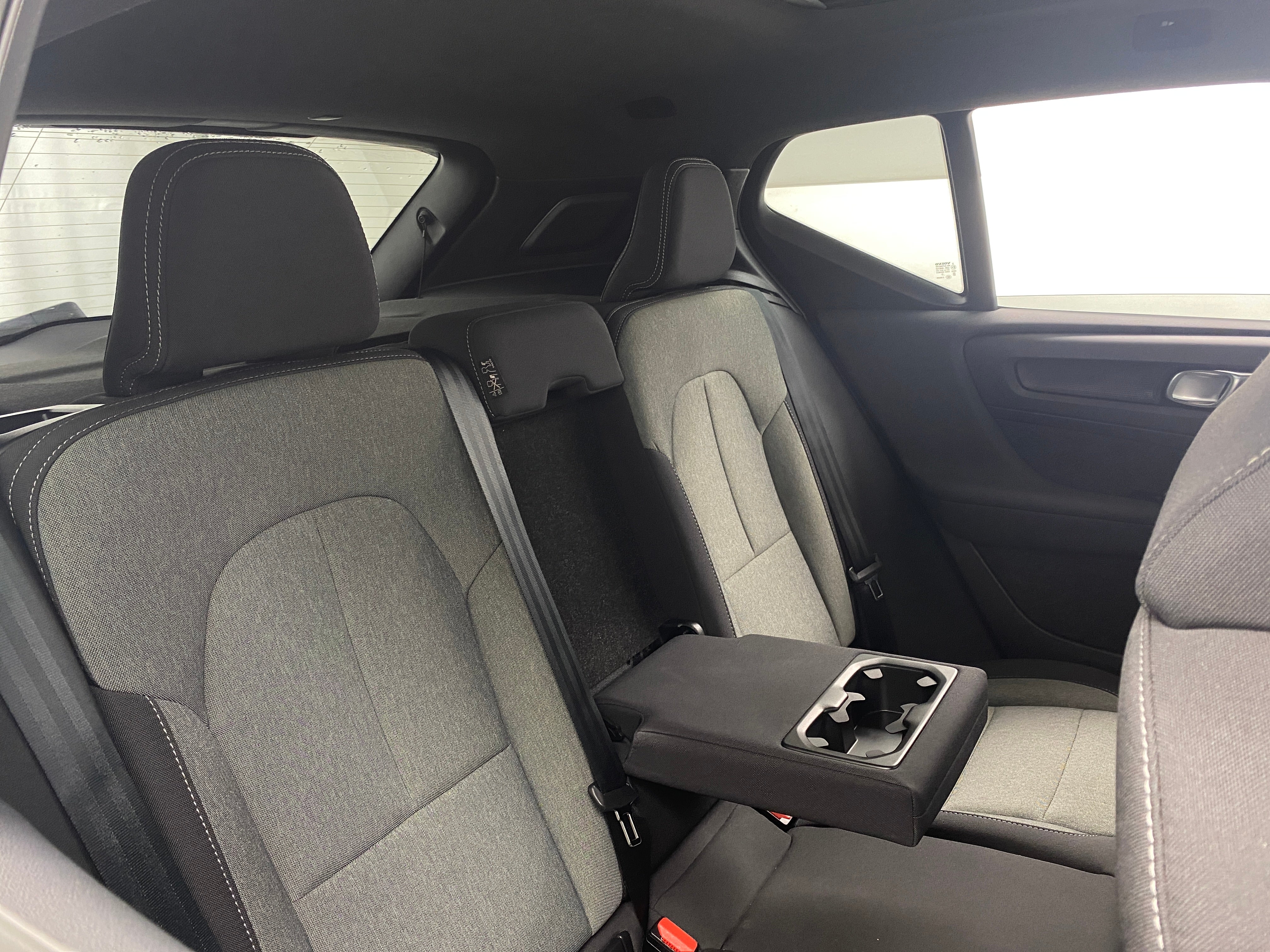 2024 Volvo XC40 B5 Core 6