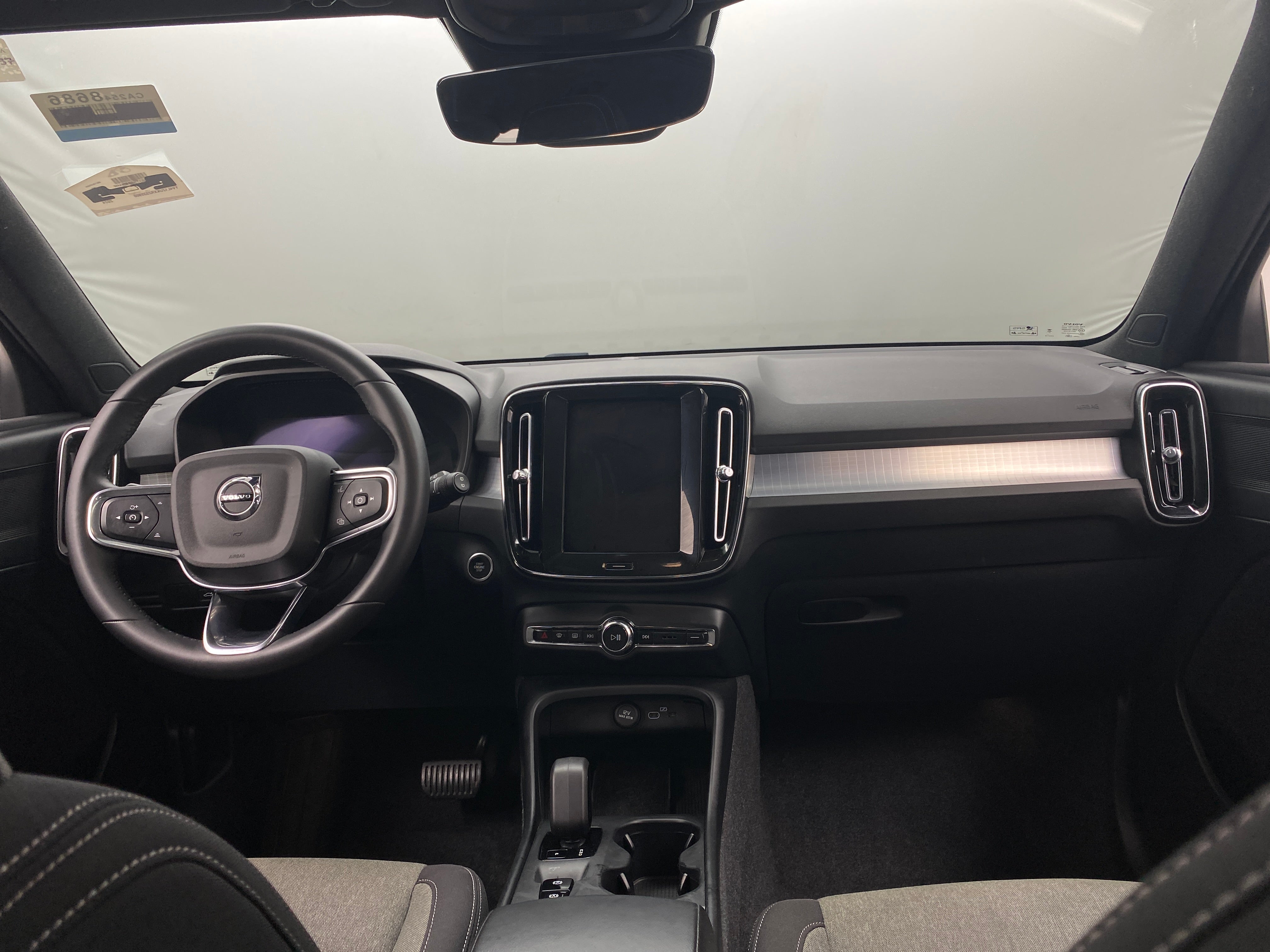 2024 Volvo XC40 B5 Core 3
