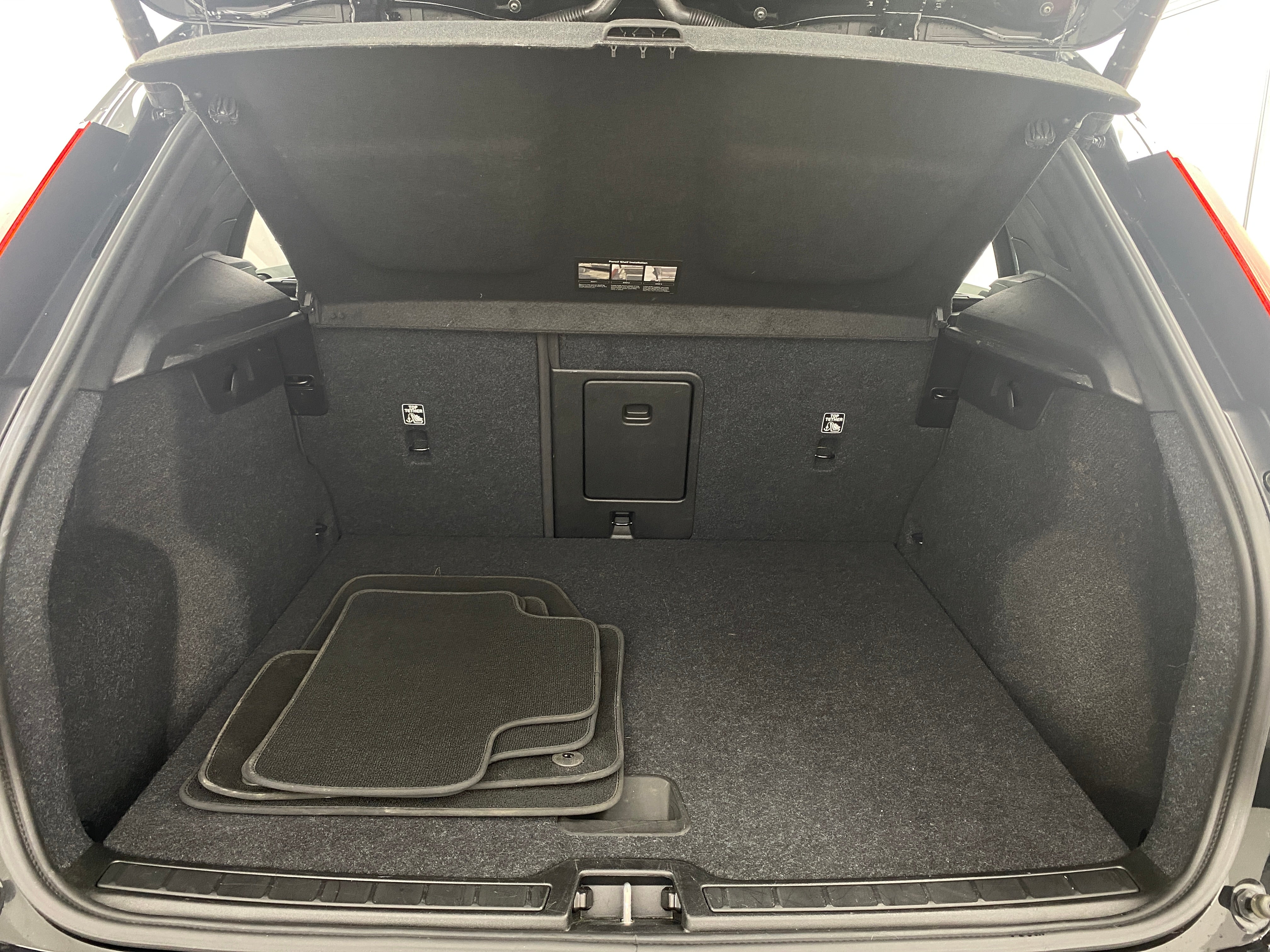 2024 Volvo XC40 B5 Core 7