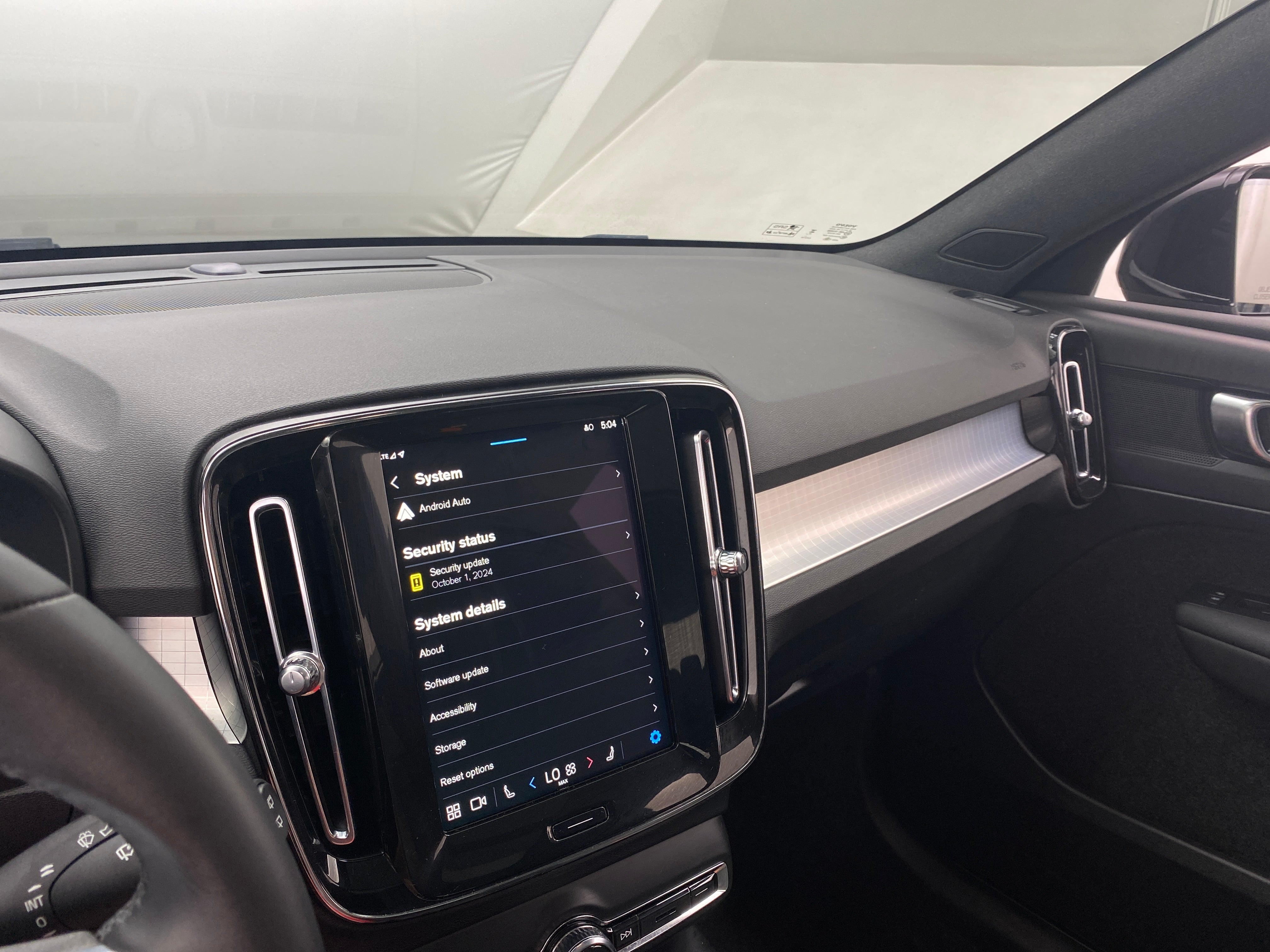 2024 Volvo XC40 B5 Core 4
