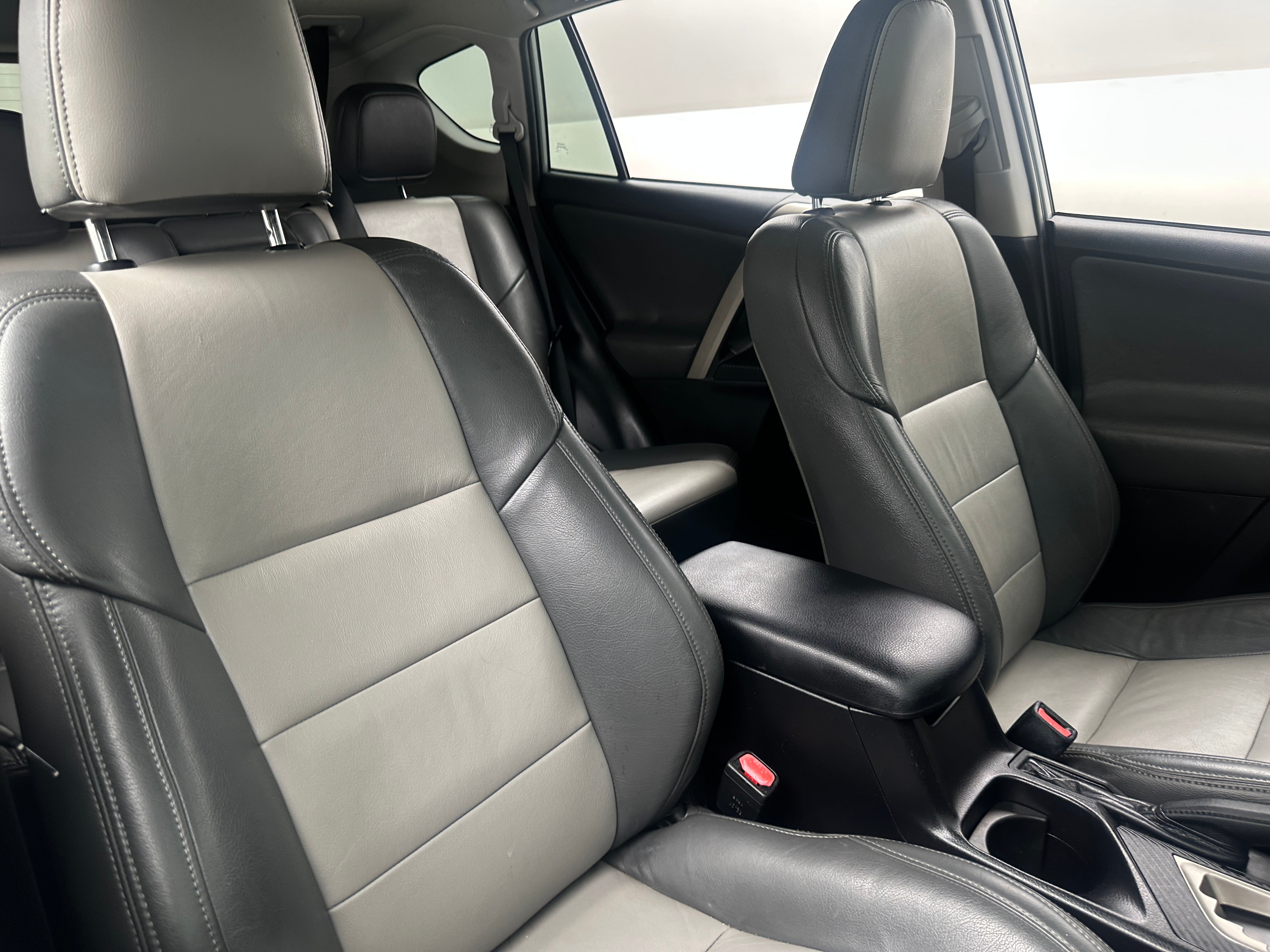 2015 Toyota RAV4 XLE 2